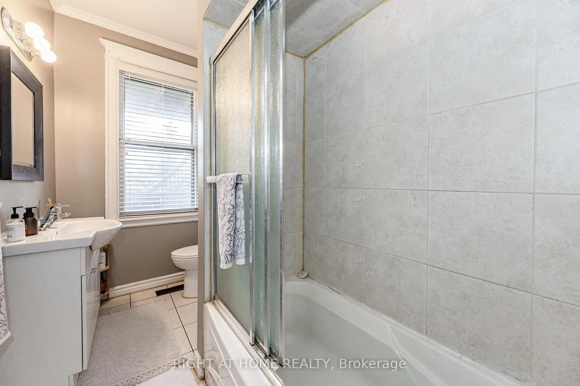 Photo 14 of 1 Arkledun Avenue, Hamilton, Corktown — HOMEH