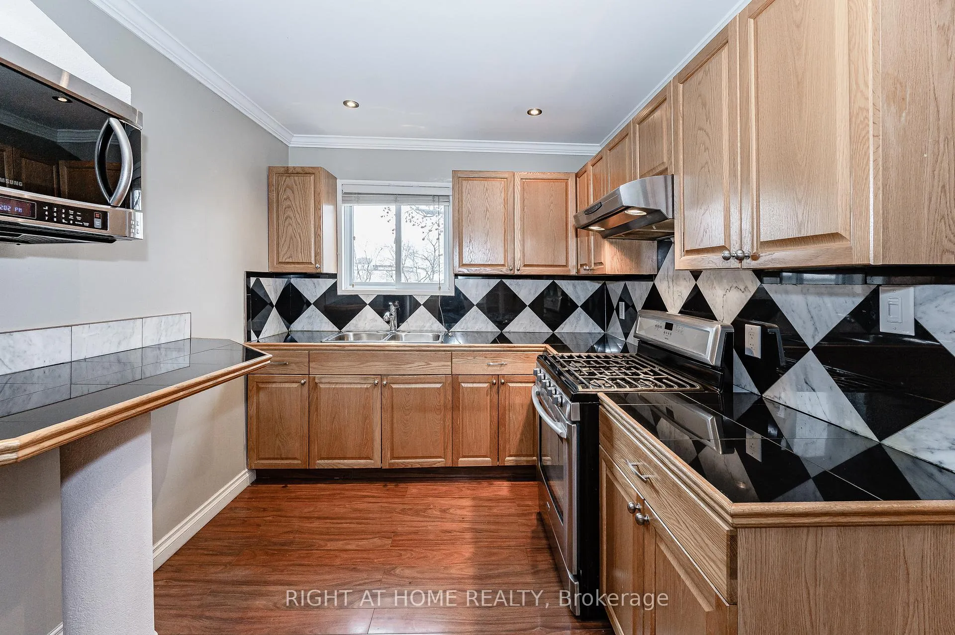 Photo 18 of 1 Arkledun Avenue, Hamilton, Corktown — HOMEH