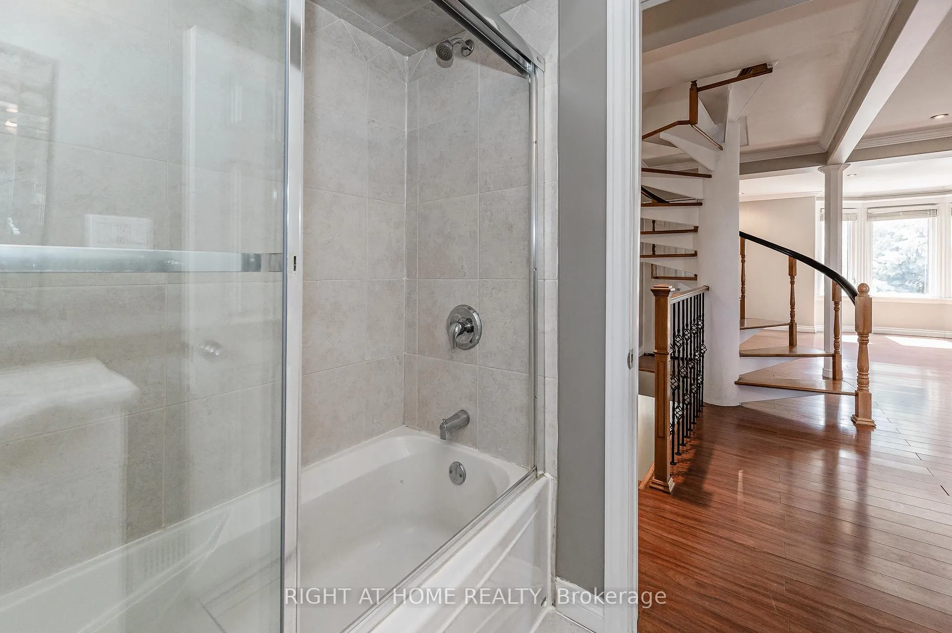Photo 23 of 1 Arkledun Avenue, Hamilton, Corktown — HOMEH