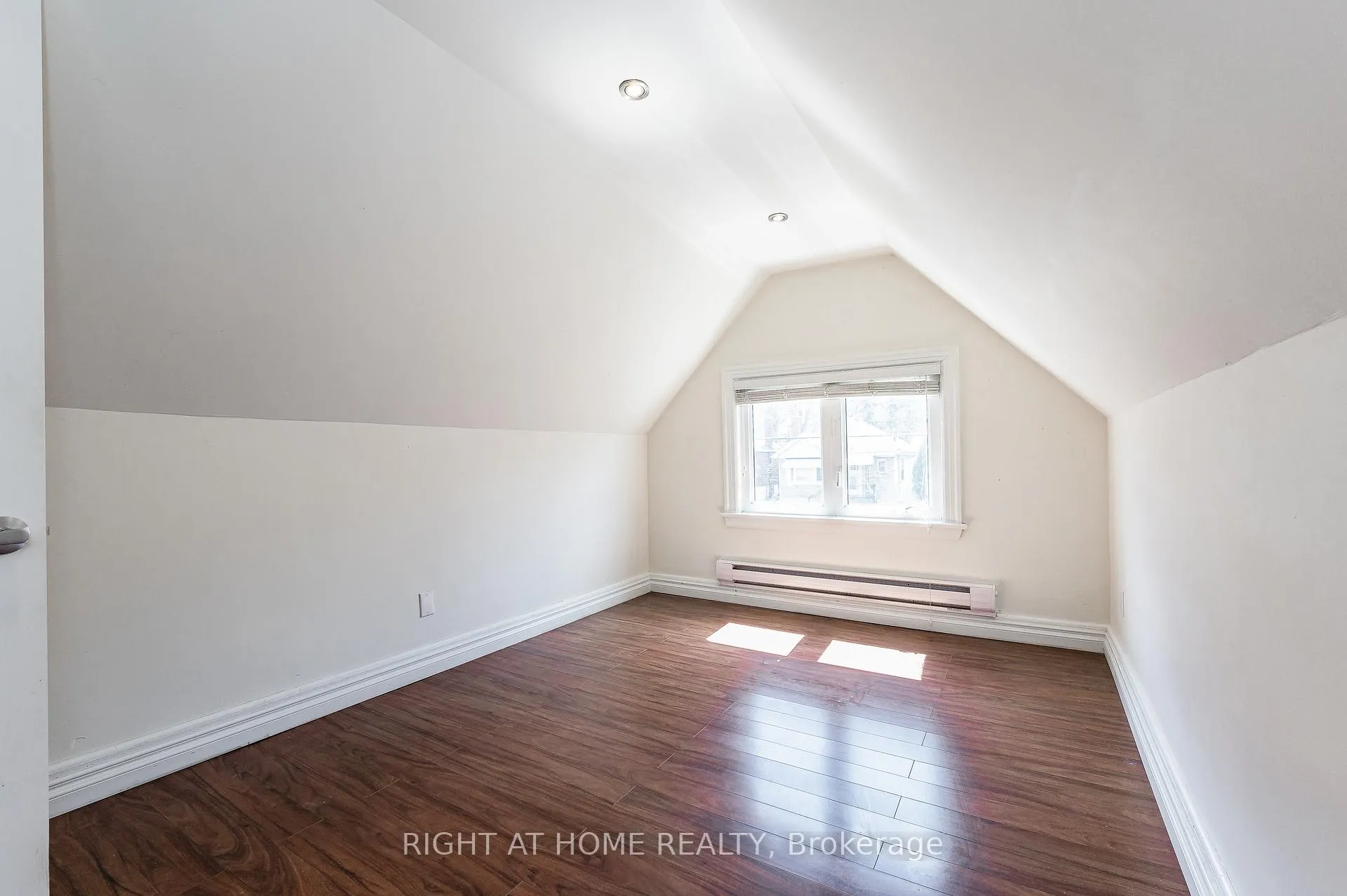 Photo 26 of 1 Arkledun Avenue, Hamilton, Corktown — HOMEH