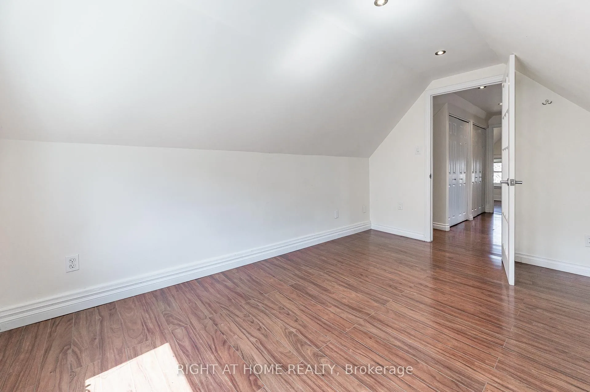 Photo 27 of 1 Arkledun Avenue, Hamilton, Corktown — HOMEH