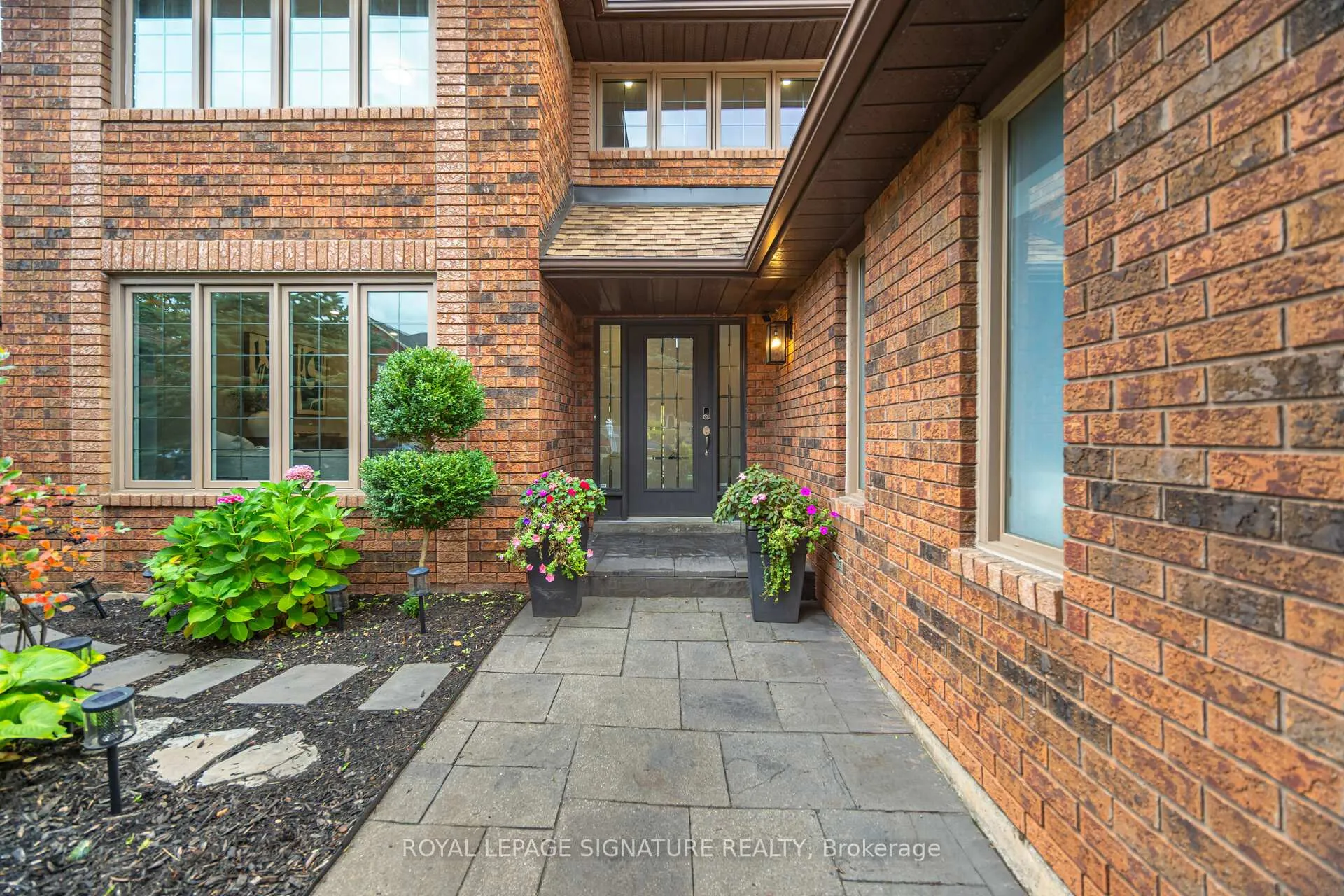 Photo 5 of 51 Kenpark Avenue, Brampton, Snelgrove — HOMEH