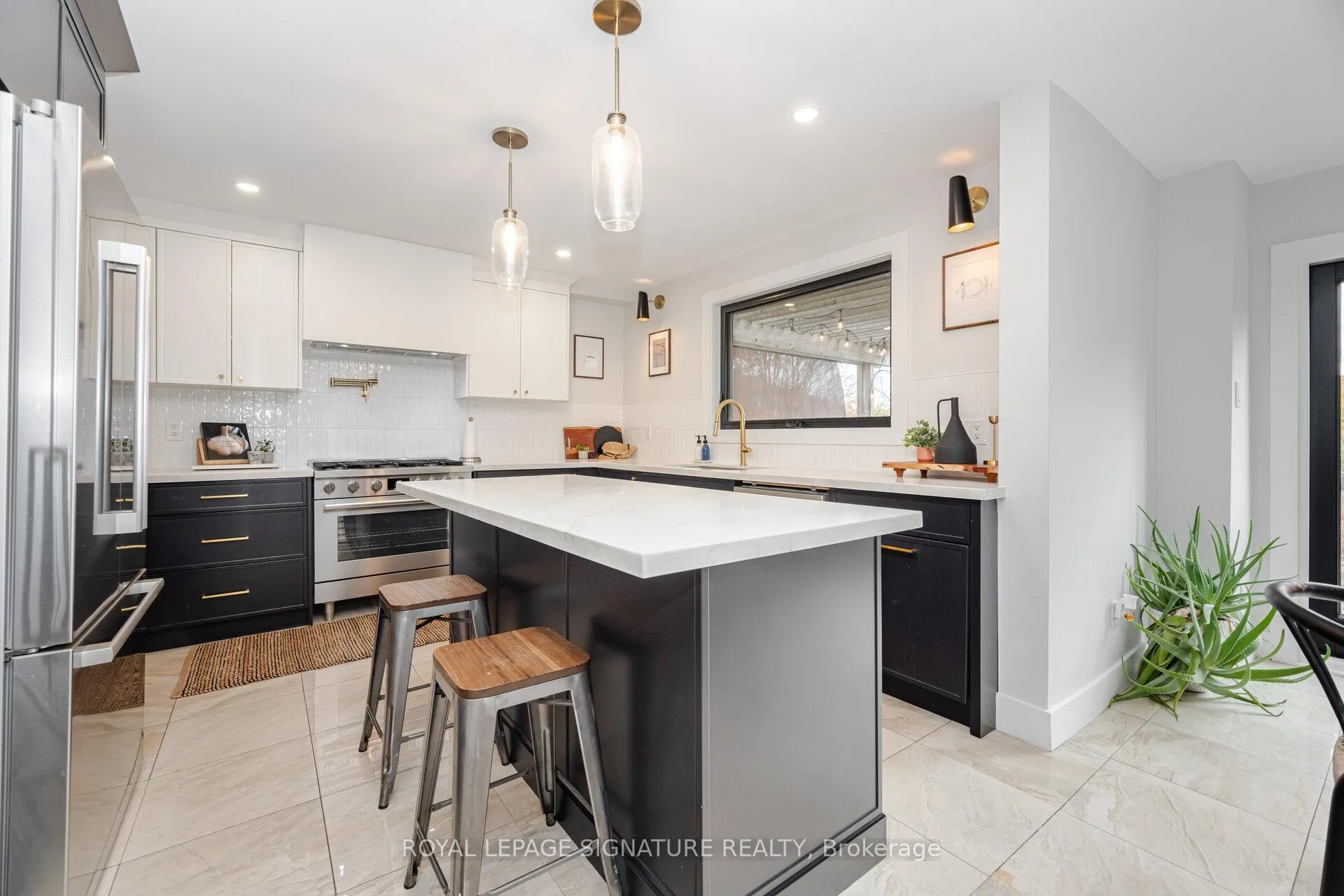 Photo 10 of 51 Kenpark Avenue, Brampton, Snelgrove — HOMEH