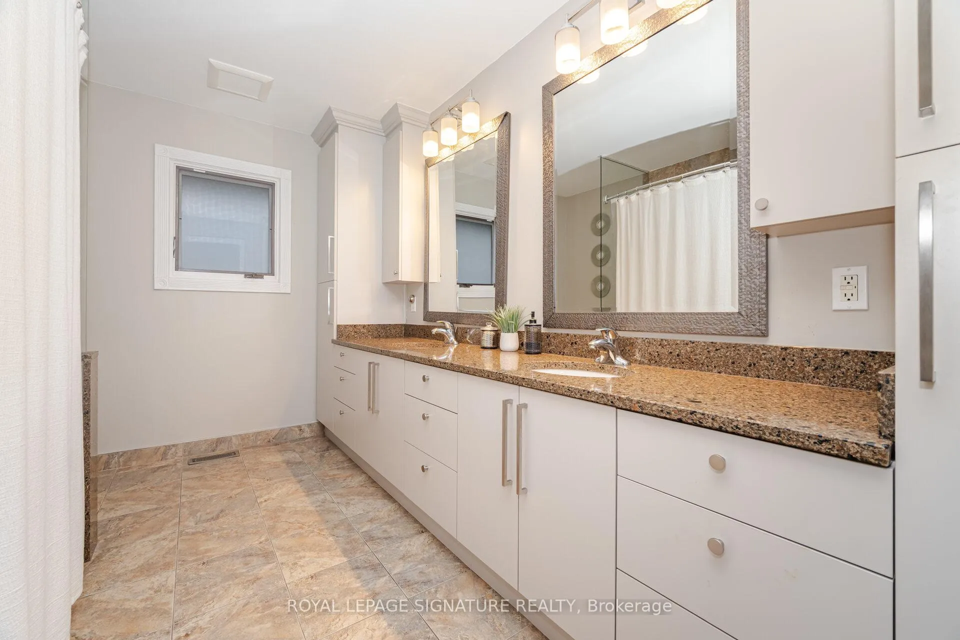 Photo 30 of 51 Kenpark Avenue, Brampton, Snelgrove — HOMEH