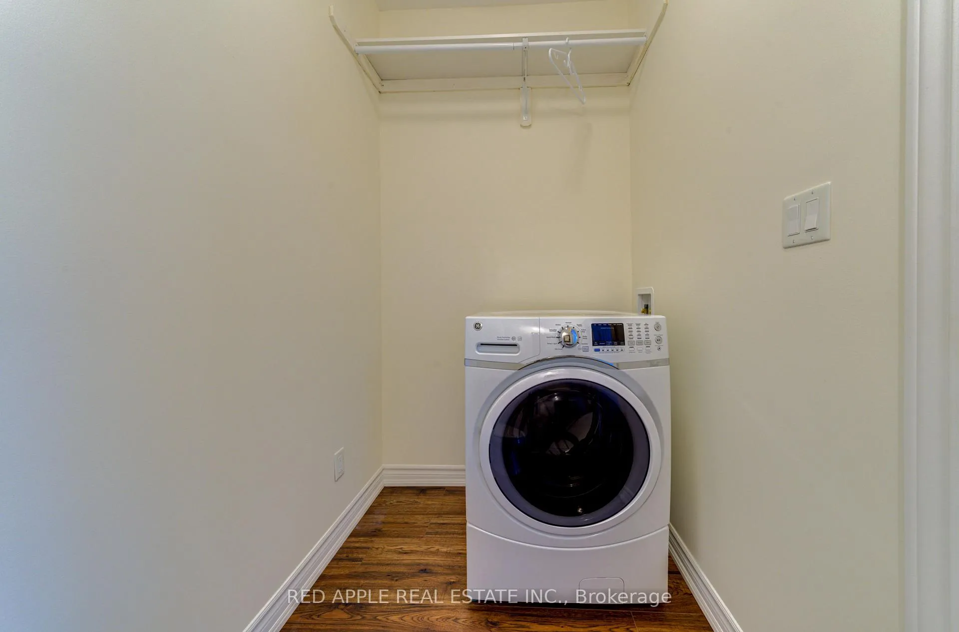 Photo 15 of 5 Beverly Street, Springwater, Elmvale — HOMEH