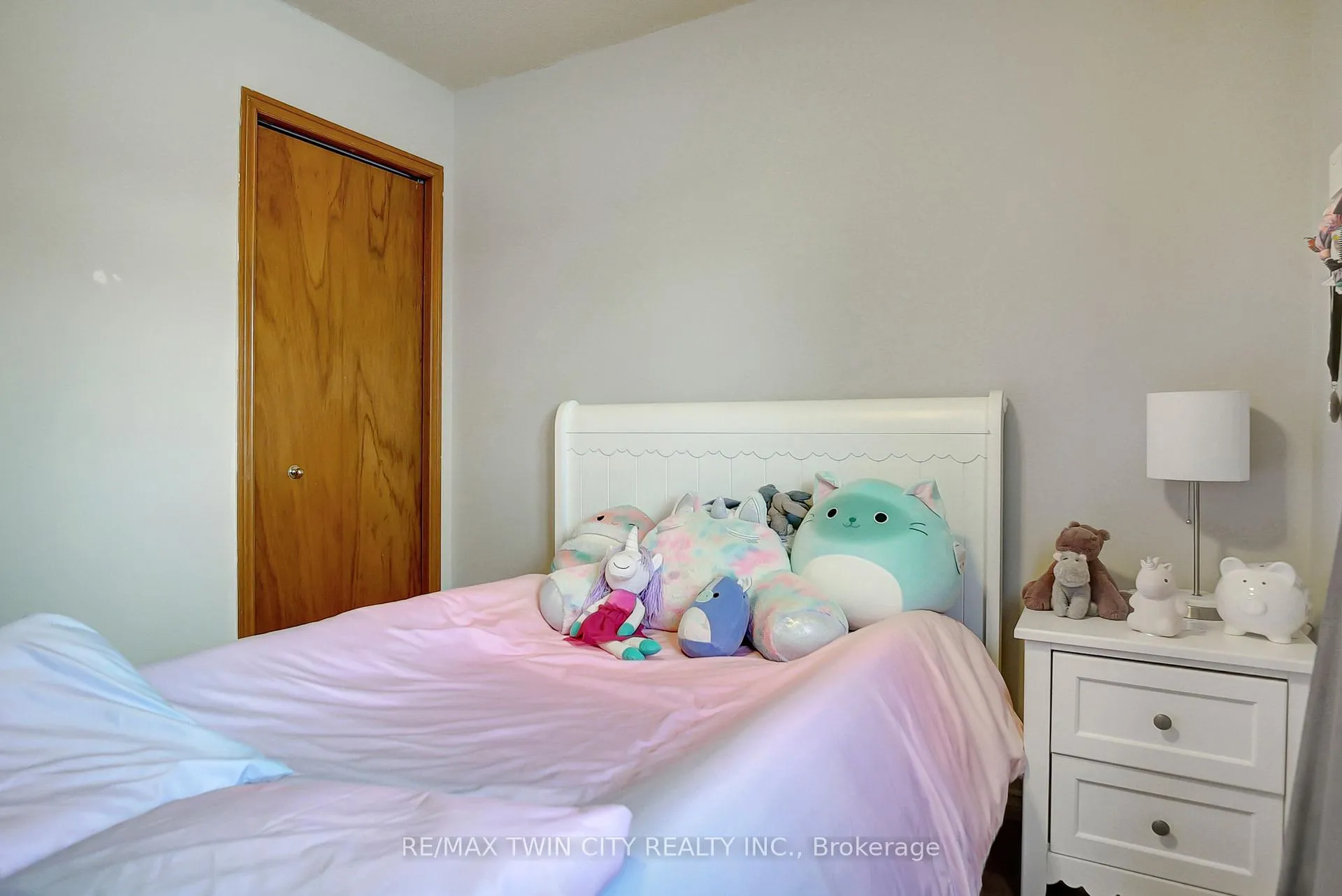 Photo 17 of 562 Champlain Boulevard, Cambridge — HOMEH