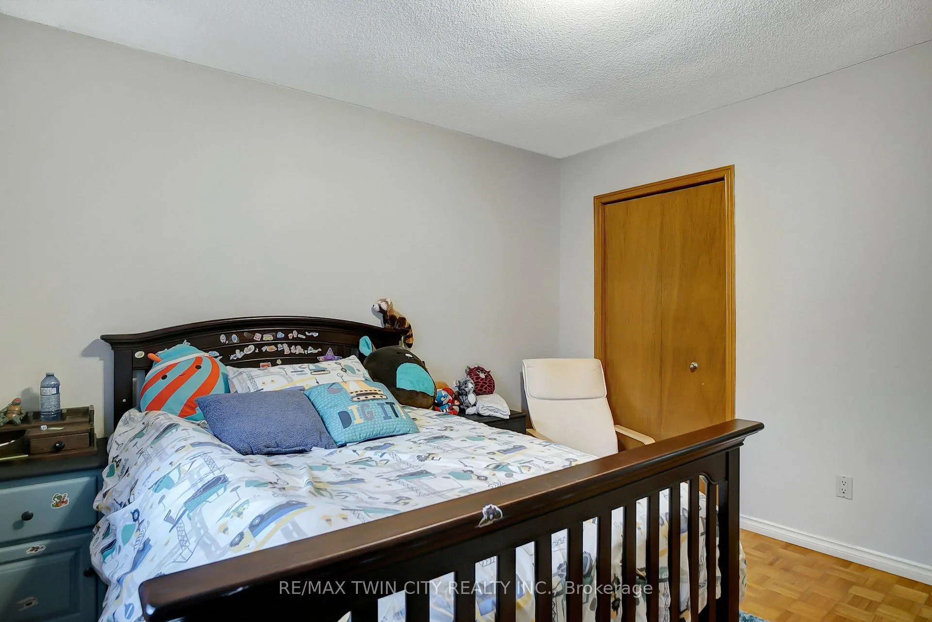 Photo 20 of 562 Champlain Boulevard, Cambridge — HOMEH