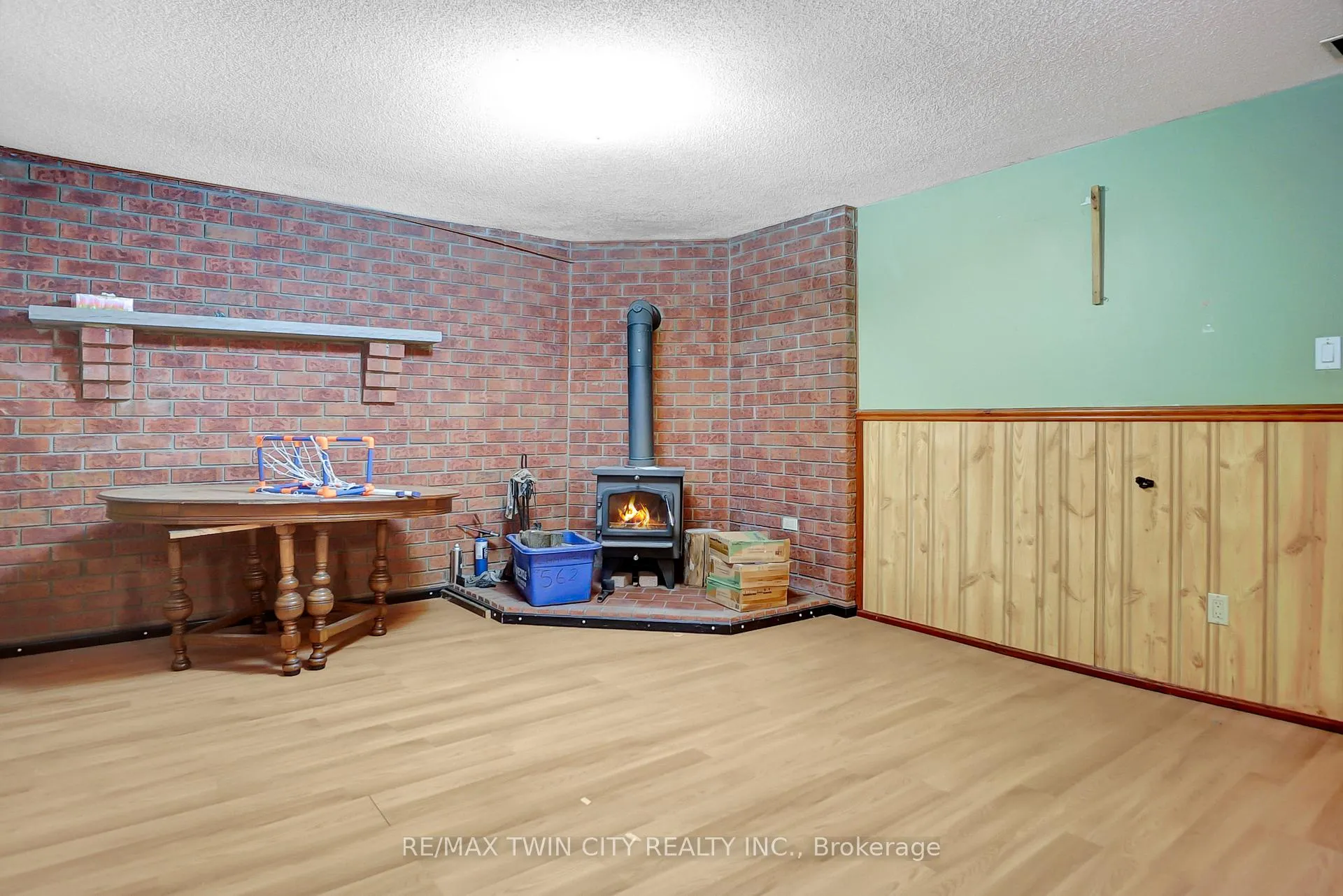 Photo 24 of 562 Champlain Boulevard, Cambridge — HOMEH