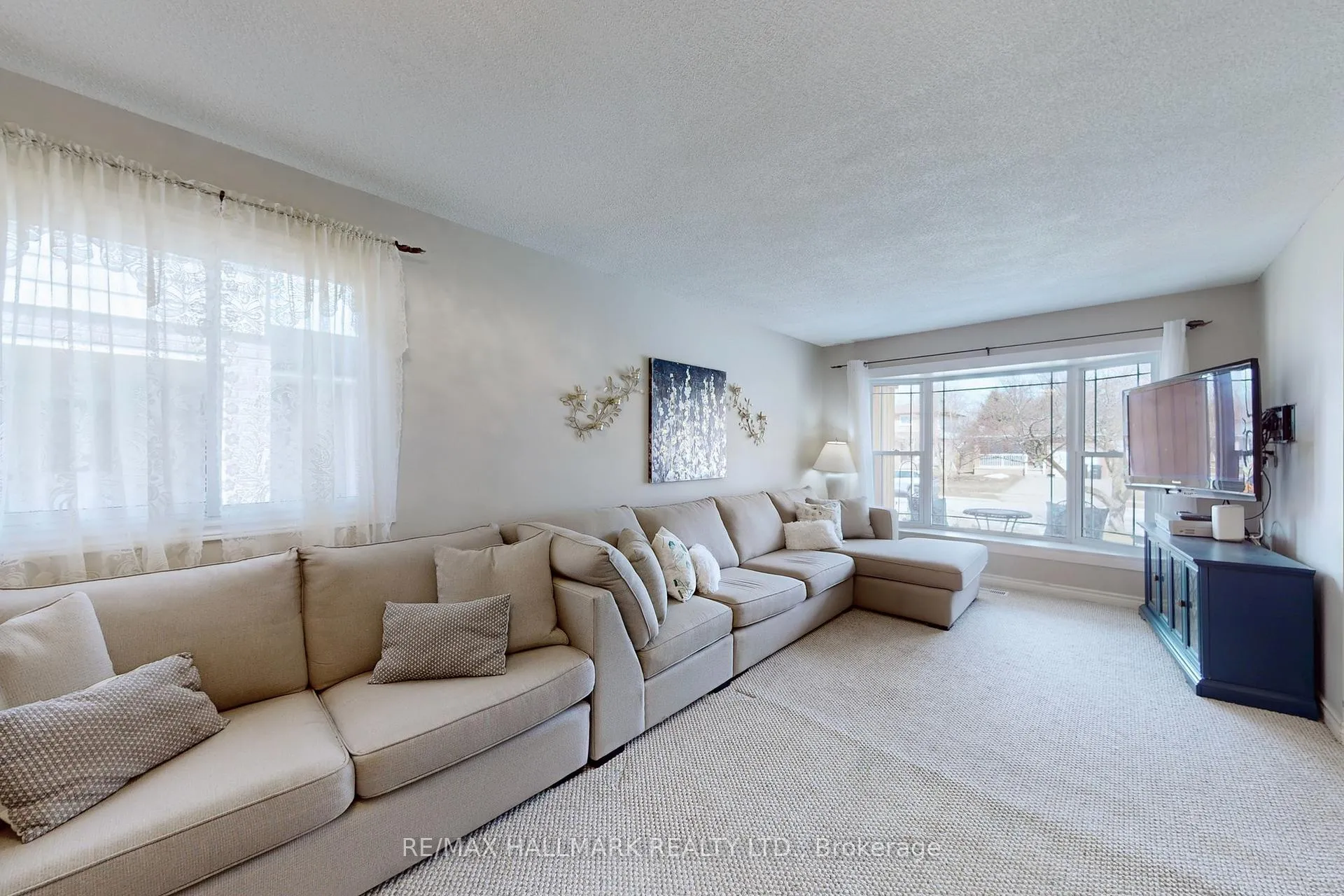 Photo 5 of 111 Kerr Boulevard, New Tecumseth, Alliston — HOMEH