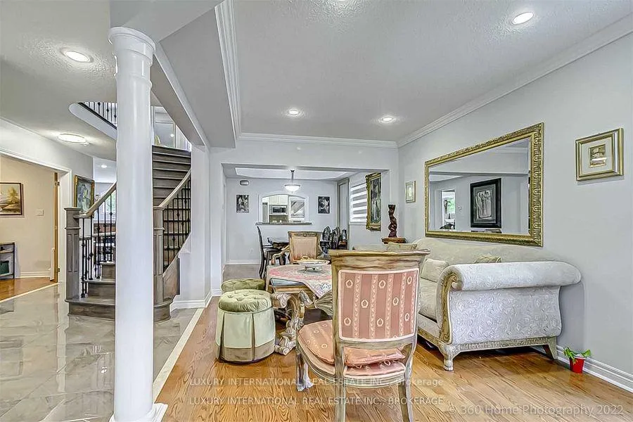 Photo 2 of 85 Summer Valley Drive, Brampton, Snelgrove — HOMEH