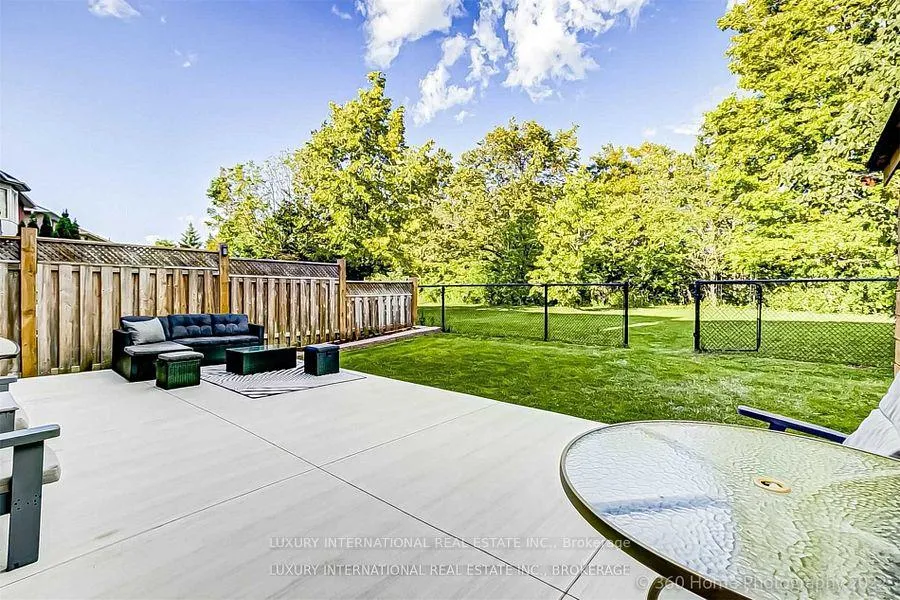 Photo 4 of 85 Summer Valley Drive, Brampton, Snelgrove — HOMEH