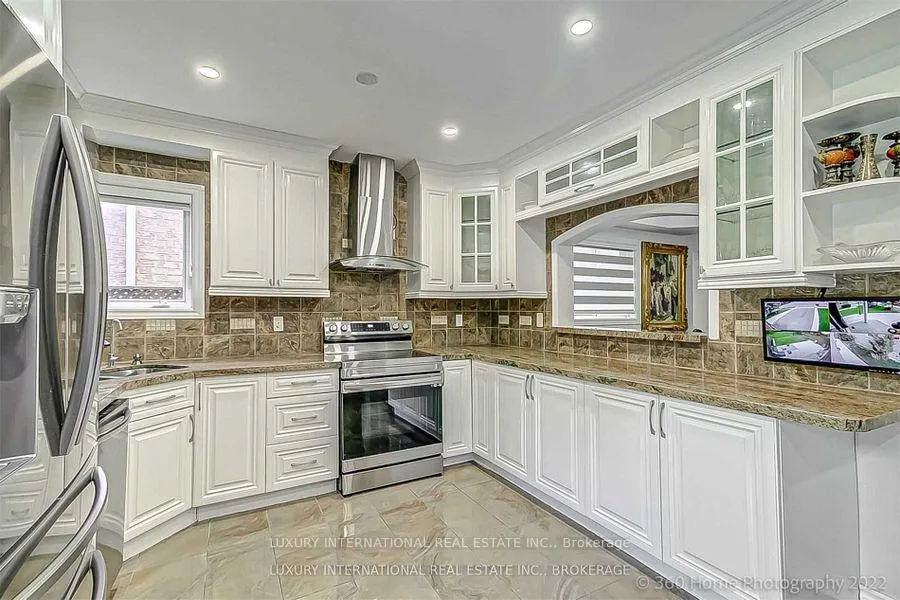 Photo 8 of 85 Summer Valley Drive, Brampton, Snelgrove — HOMEH