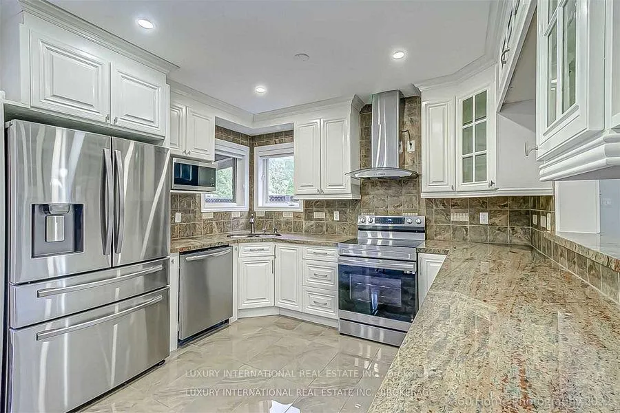 Photo 9 of 85 Summer Valley Drive, Brampton, Snelgrove — HOMEH