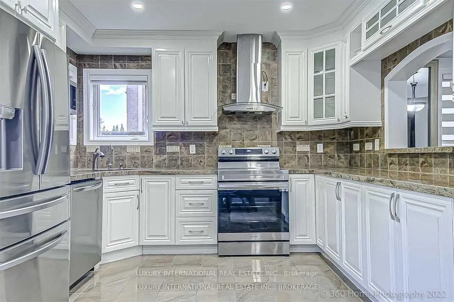 Photo 20 of 85 Summer Valley Drive, Brampton, Snelgrove — HOMEH