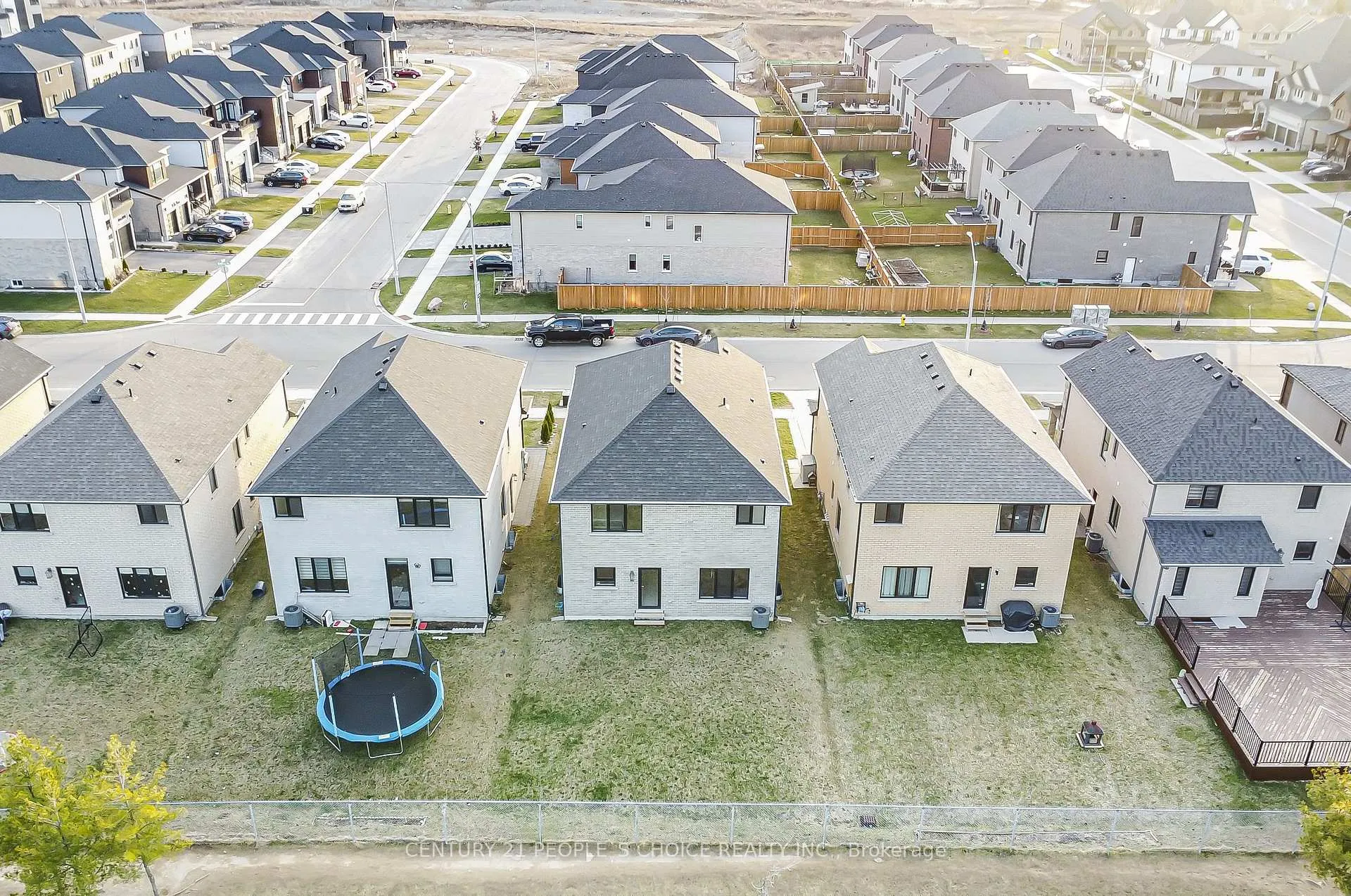 Photo 6 of 24 Grandville Circle, Brant, Paris — HOMEH