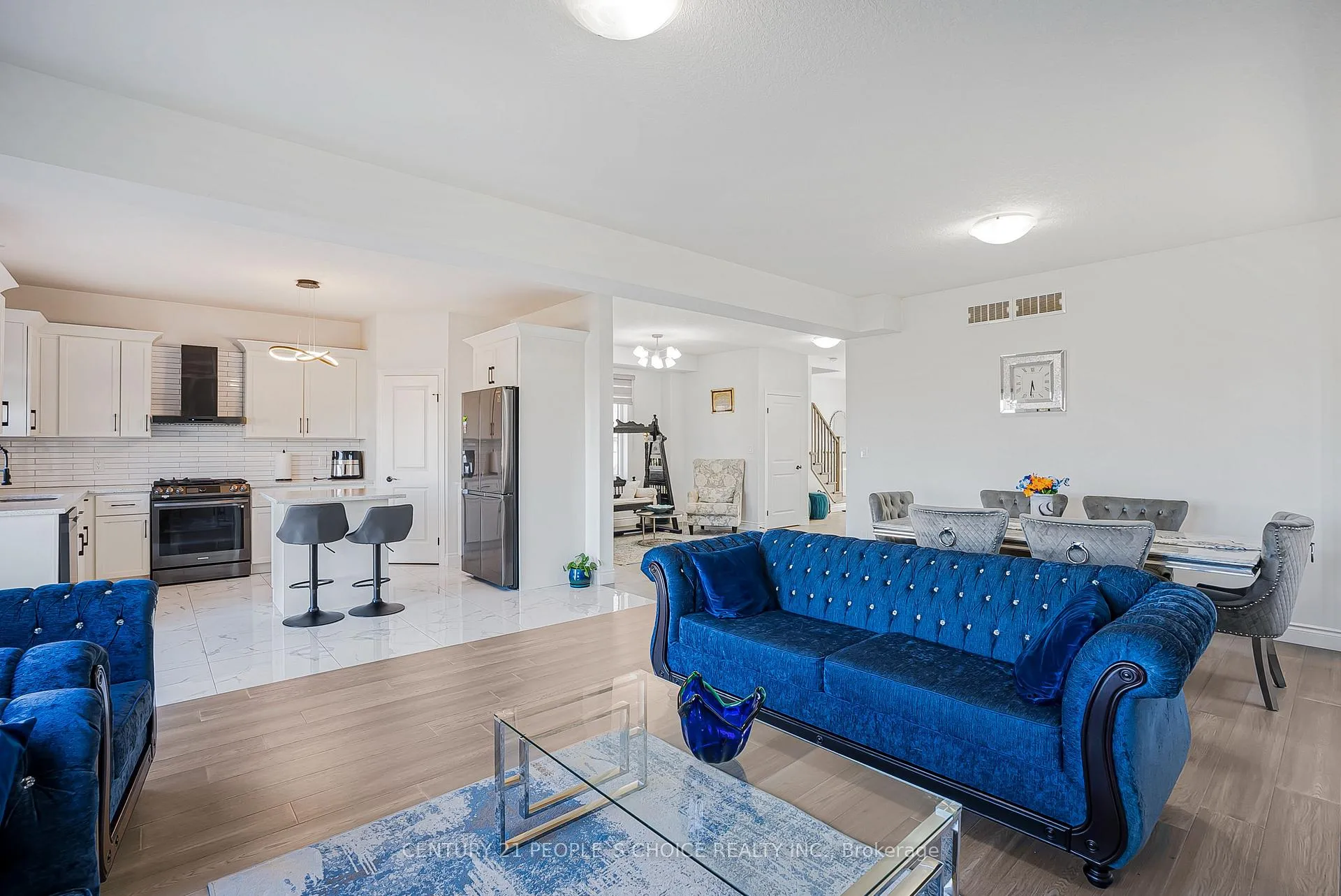 Photo 23 of 24 Grandville Circle, Brant, Paris — HOMEH