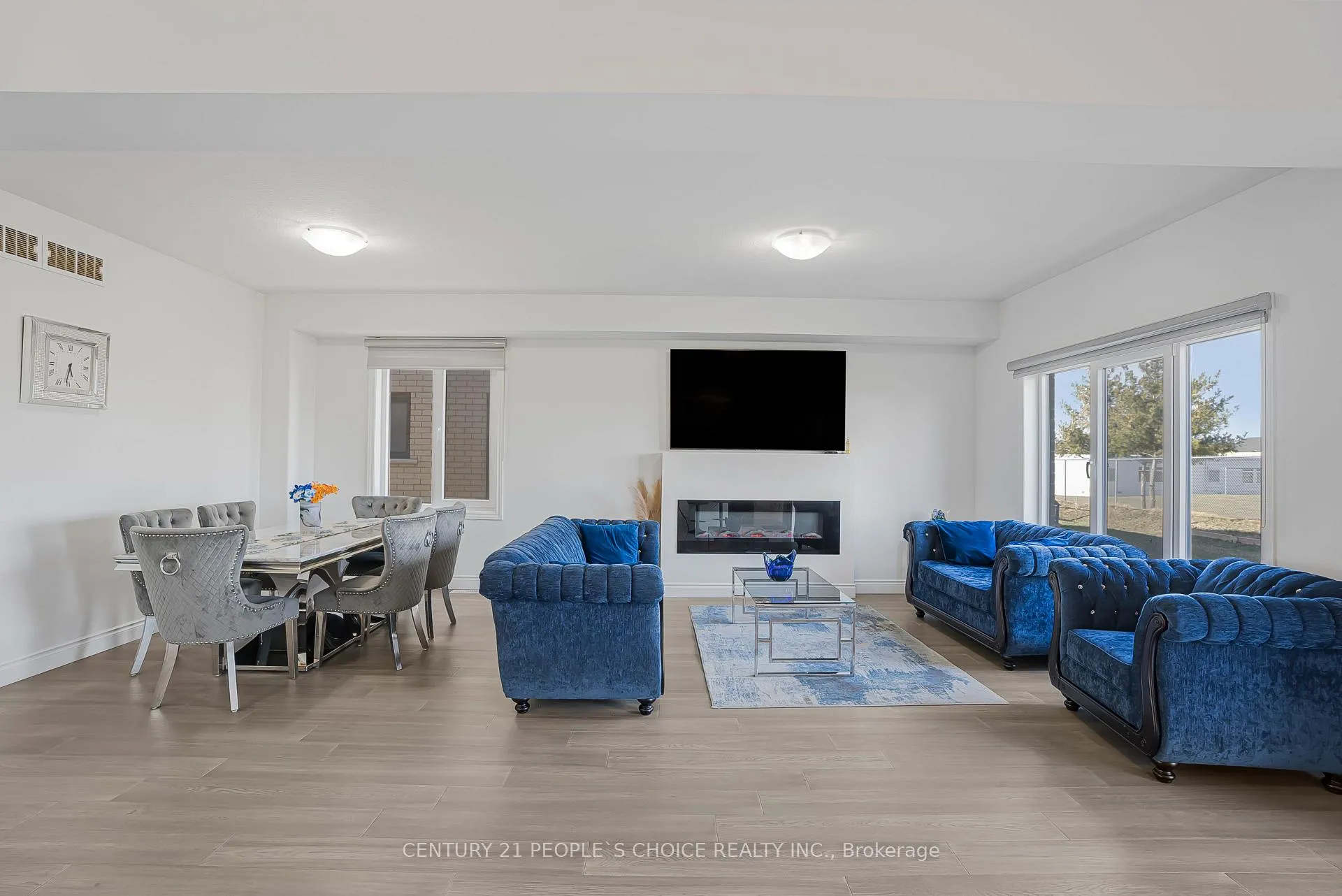 Photo 25 of 24 Grandville Circle, Brant, Paris — HOMEH