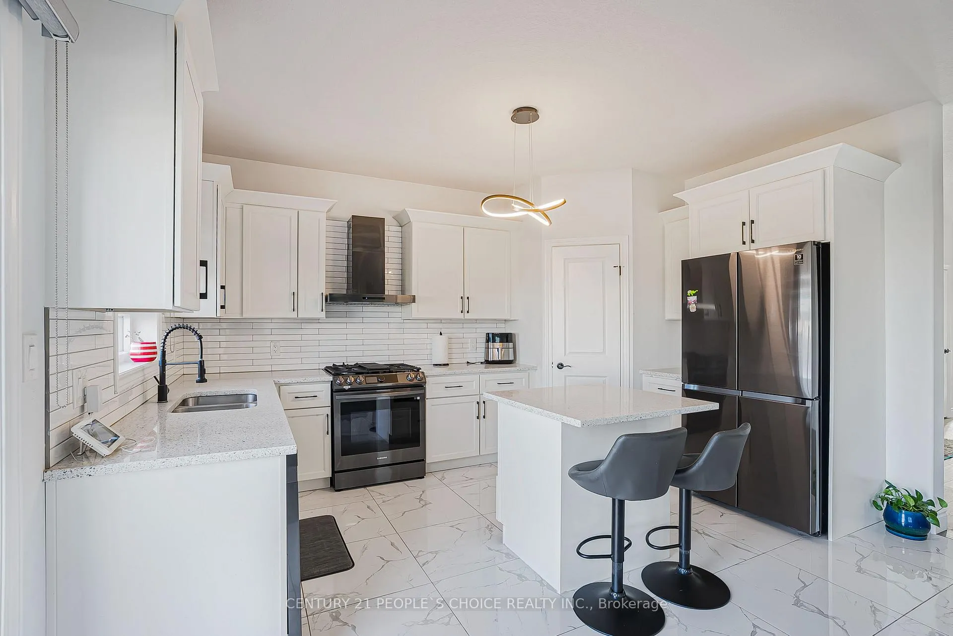 Photo 28 of 24 Grandville Circle, Brant, Paris — HOMEH