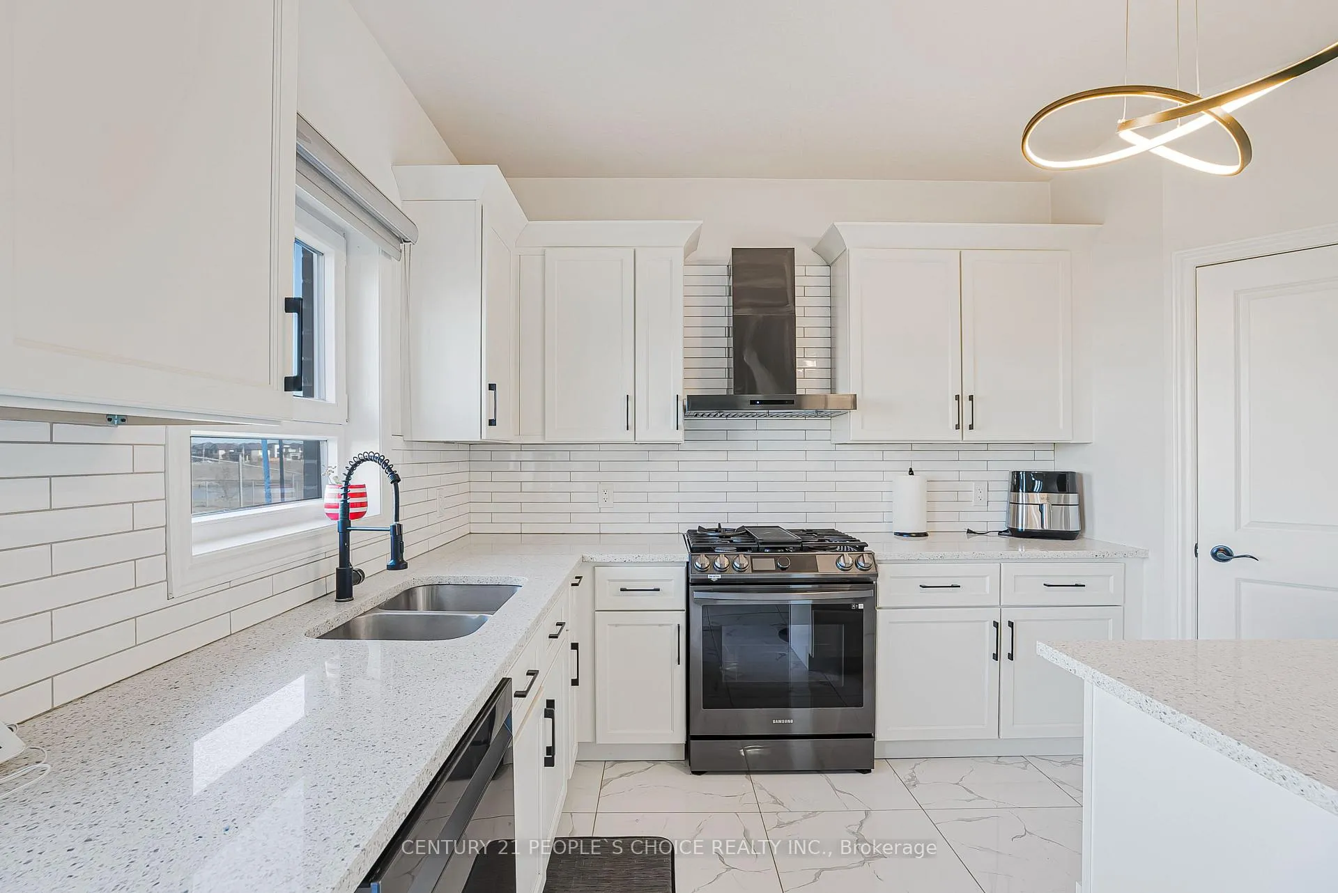Photo 30 of 24 Grandville Circle, Brant, Paris — HOMEH