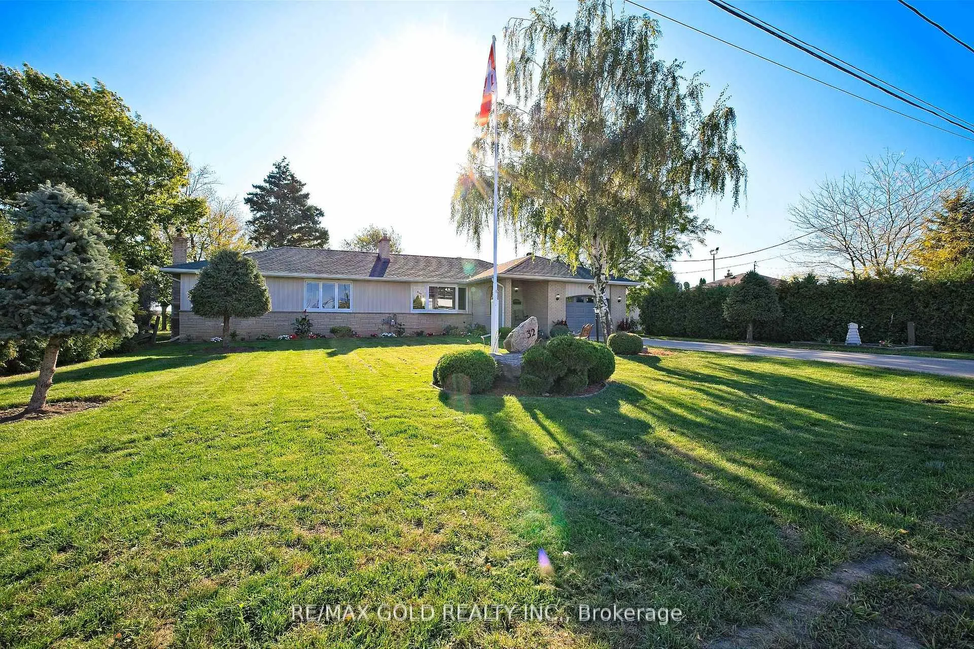 Front of 32 Oriole Avenue
