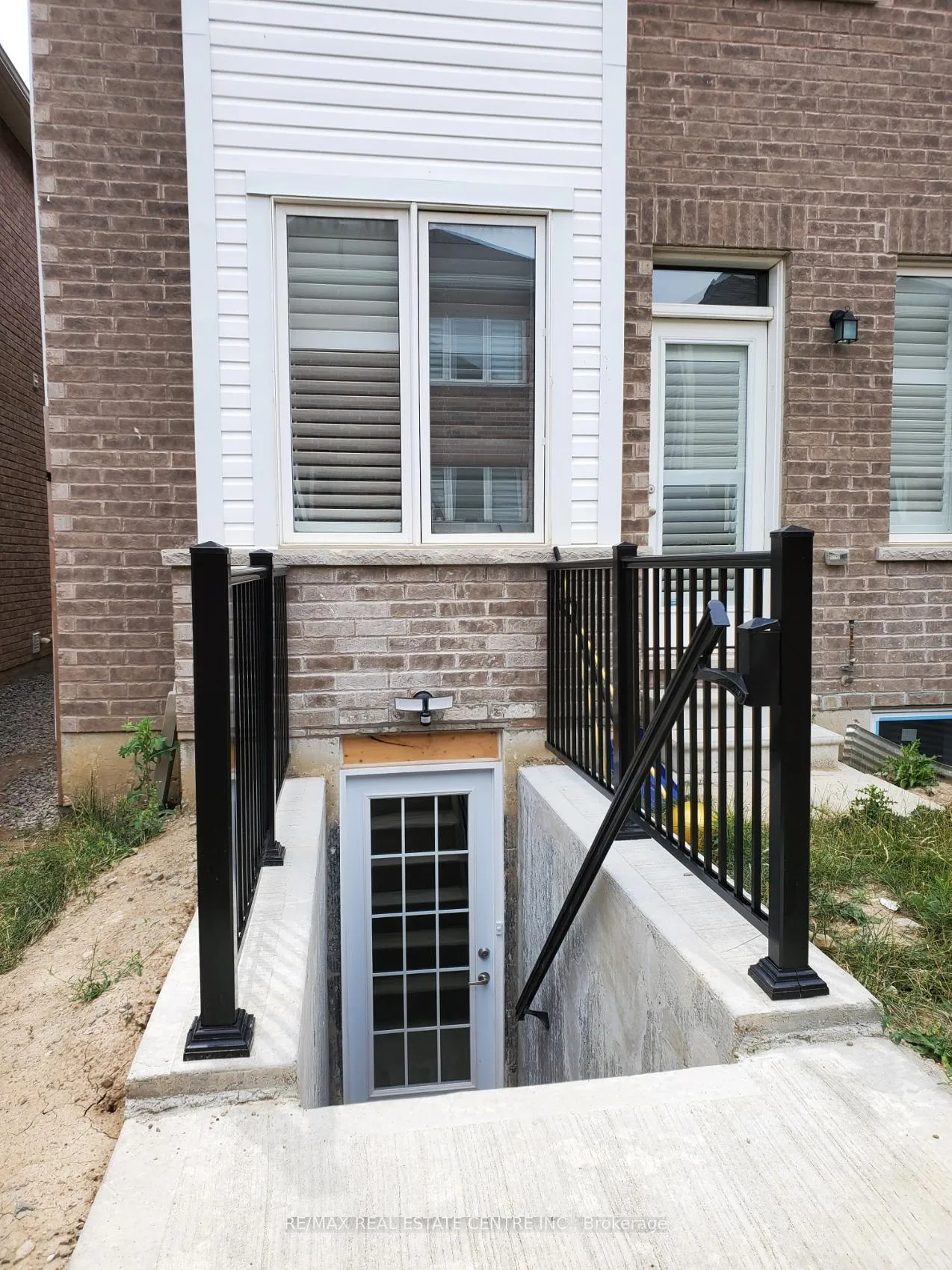 Photo 2 of 379 Trudeau Drive, Milton, Clarke — HOMEH