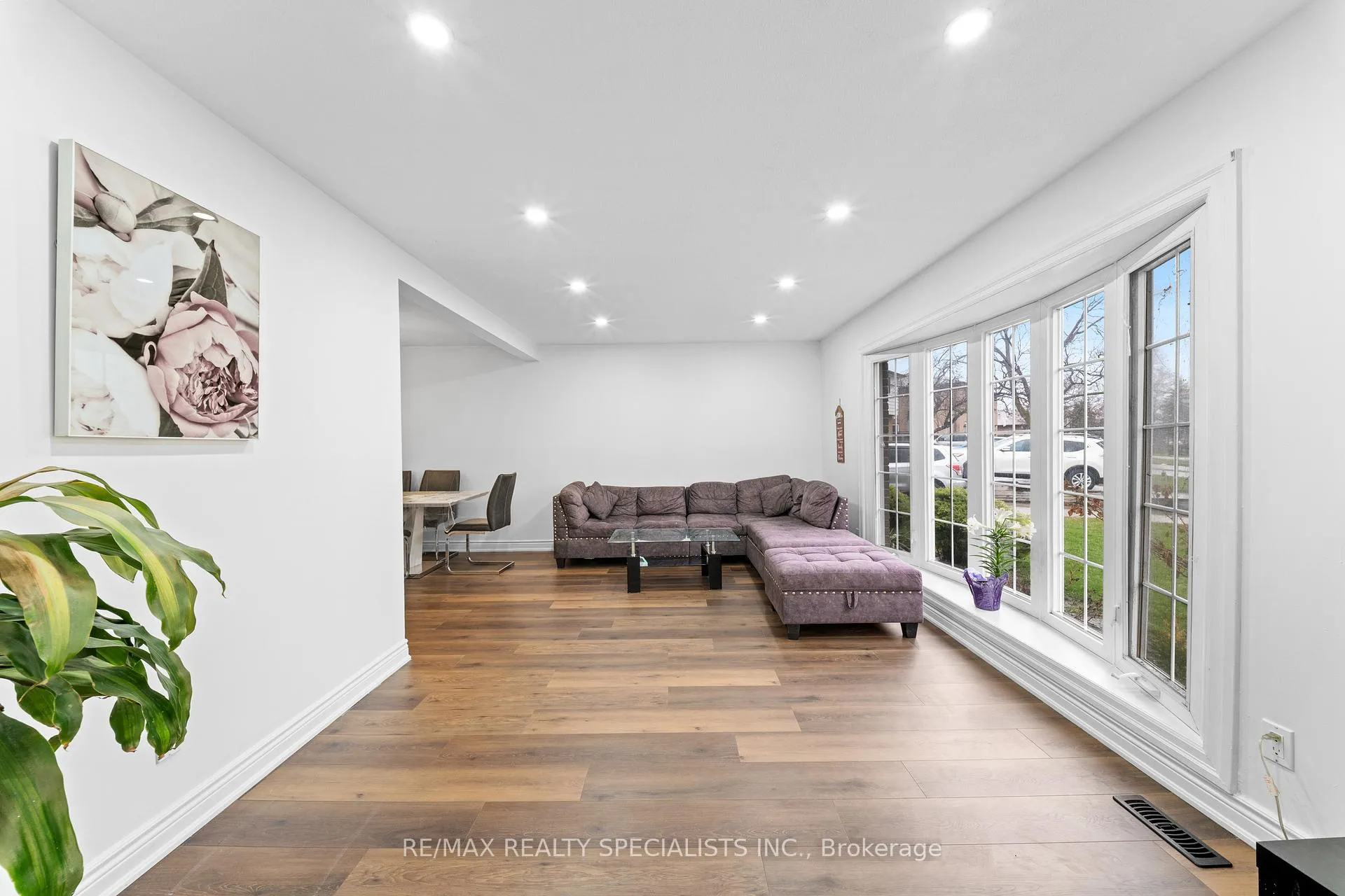 Photo 7 of 63 Davenport Crescent, Brampton, Southgate — HOMEH