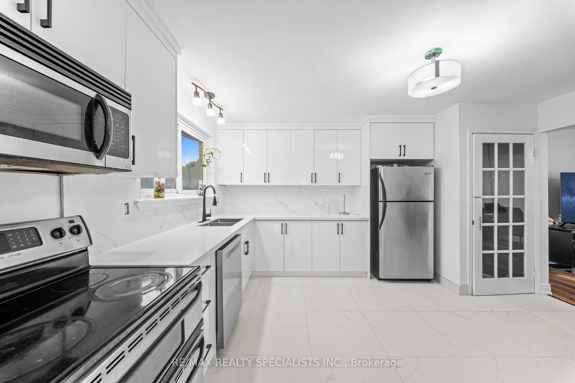 Photo 15 of 63 Davenport Crescent, Brampton, Southgate — HOMEH