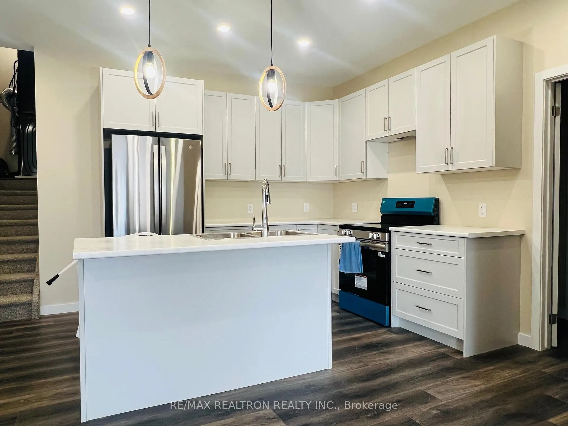 Photo 3 of 9 Summit Crescent, Belleville, Belleville Ward — HOMEH