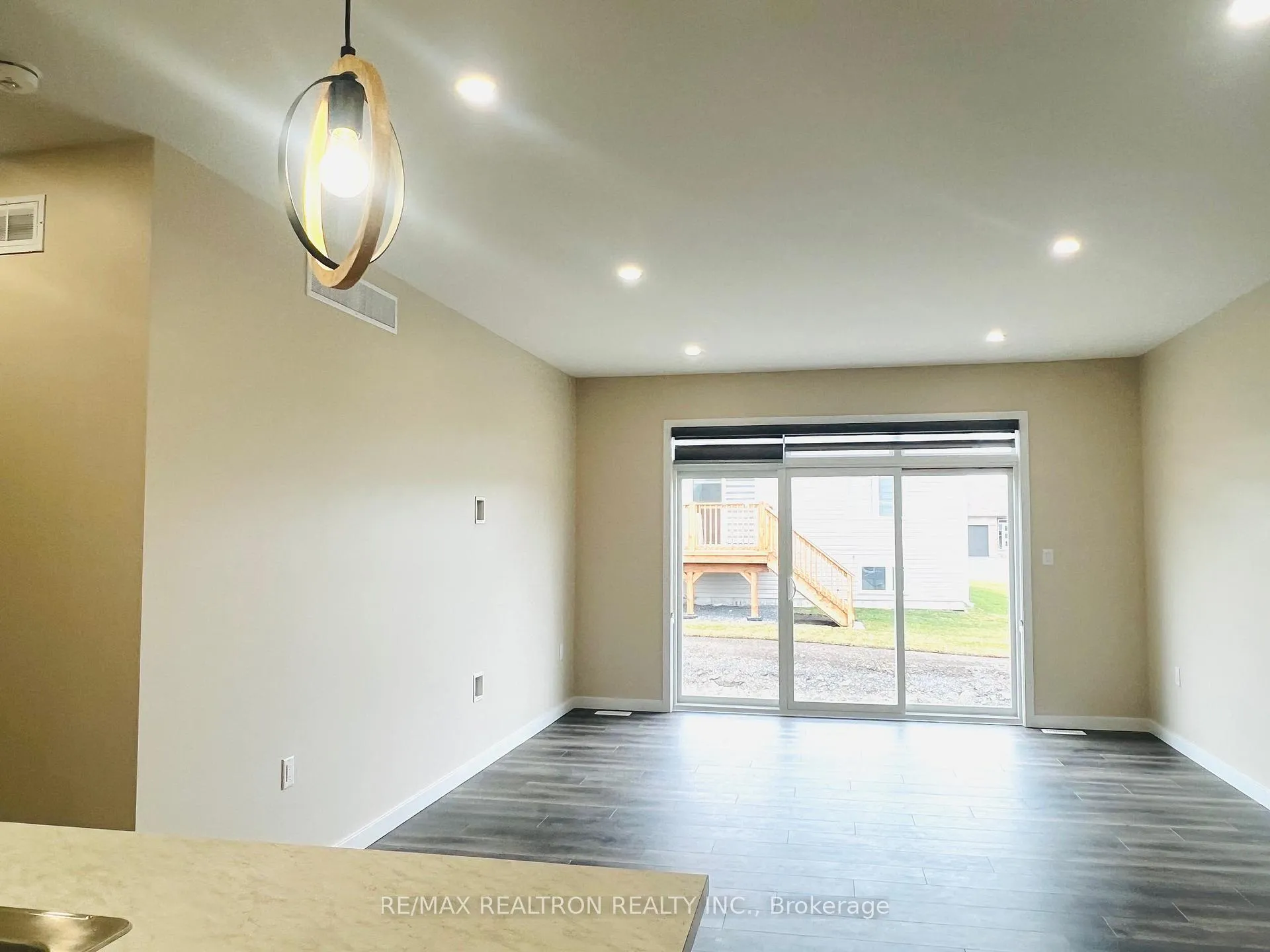 Photo 6 of 9 Summit Crescent, Belleville, Belleville Ward — HOMEH