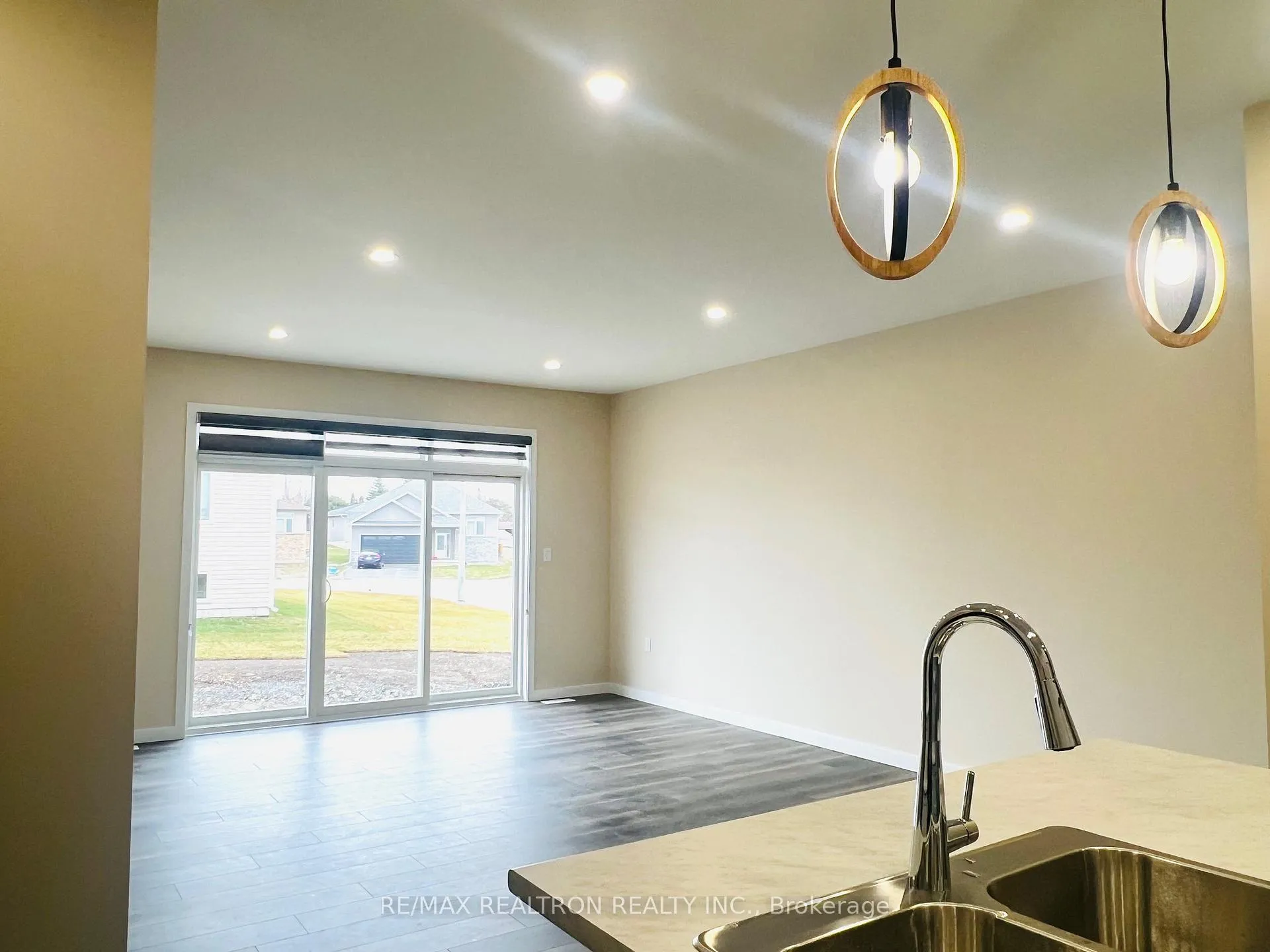 Photo 8 of 9 Summit Crescent, Belleville, Belleville Ward — HOMEH