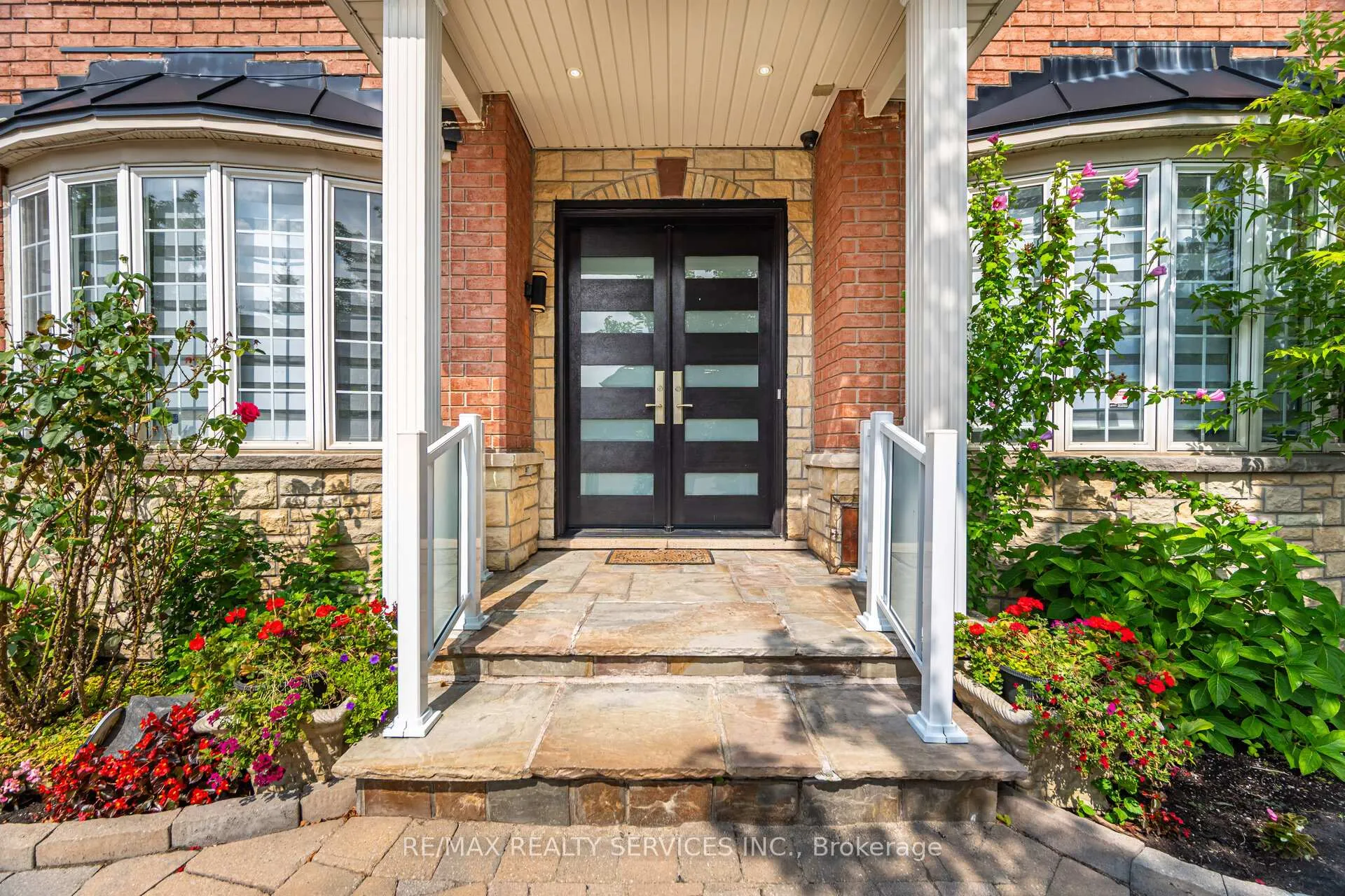 Photo 2 of 19 Richland Crescent, Brampton, Vales of Castlemore — HOMEH