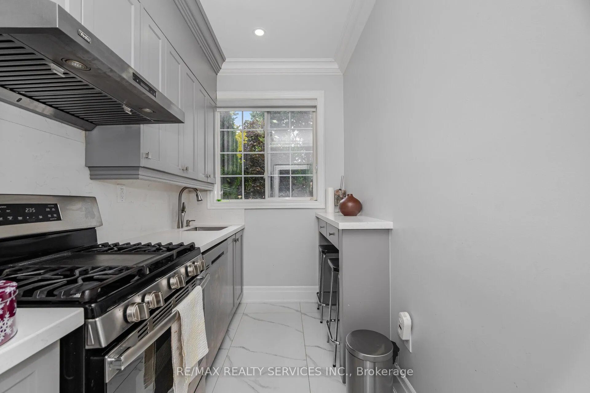 Photo 18 of 19 Richland Crescent, Brampton, Vales of Castlemore — HOMEH