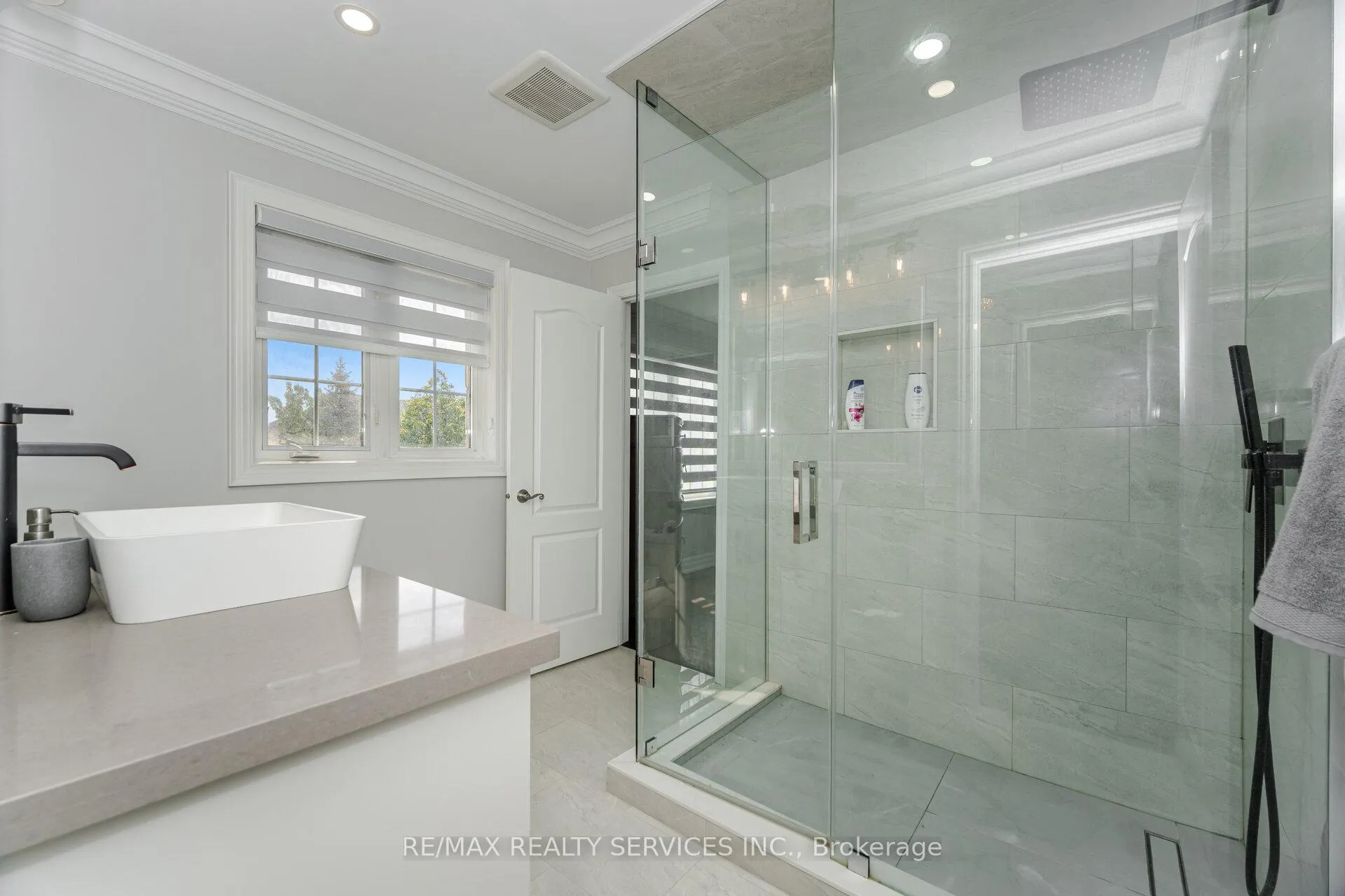 Photo 30 of 19 Richland Crescent, Brampton, Vales of Castlemore — HOMEH