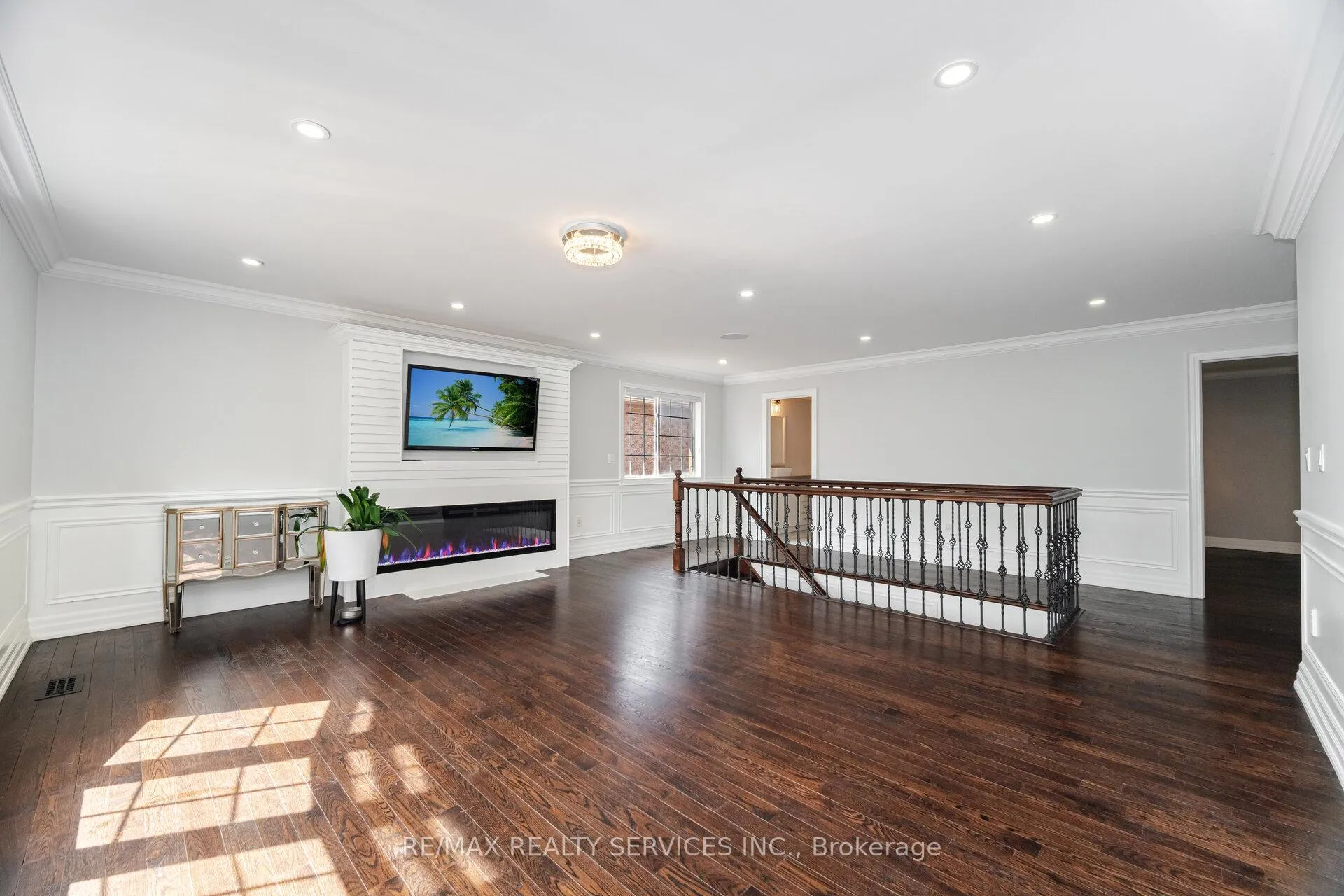 Photo 36 of 19 Richland Crescent, Brampton, Vales of Castlemore — HOMEH