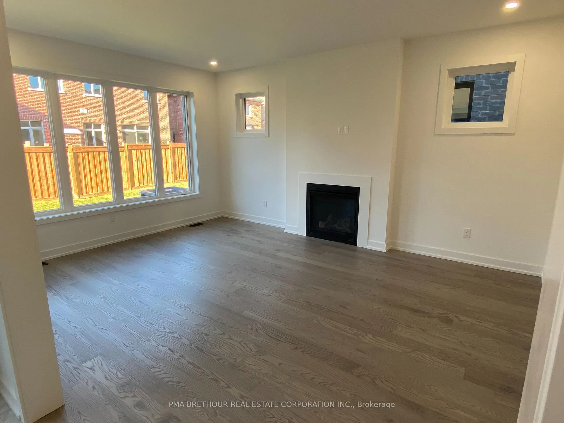 Photo 10 of 35 Brabin Circle, Whitby, Rural Whitby — HOMEH