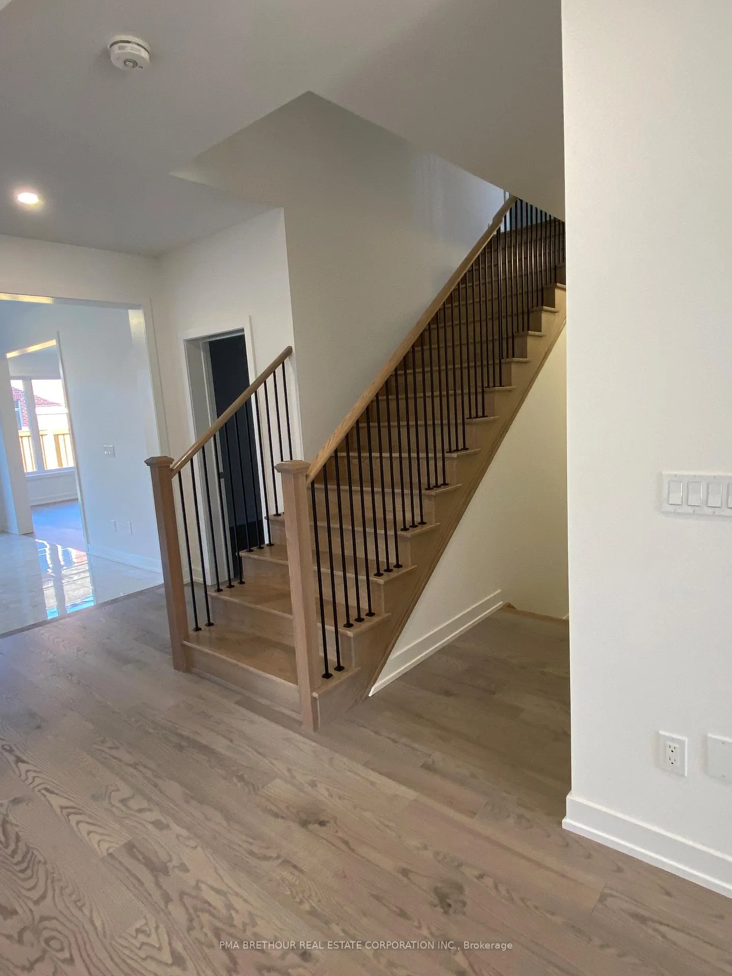 Photo 11 of 35 Brabin Circle, Whitby, Rural Whitby — HOMEH