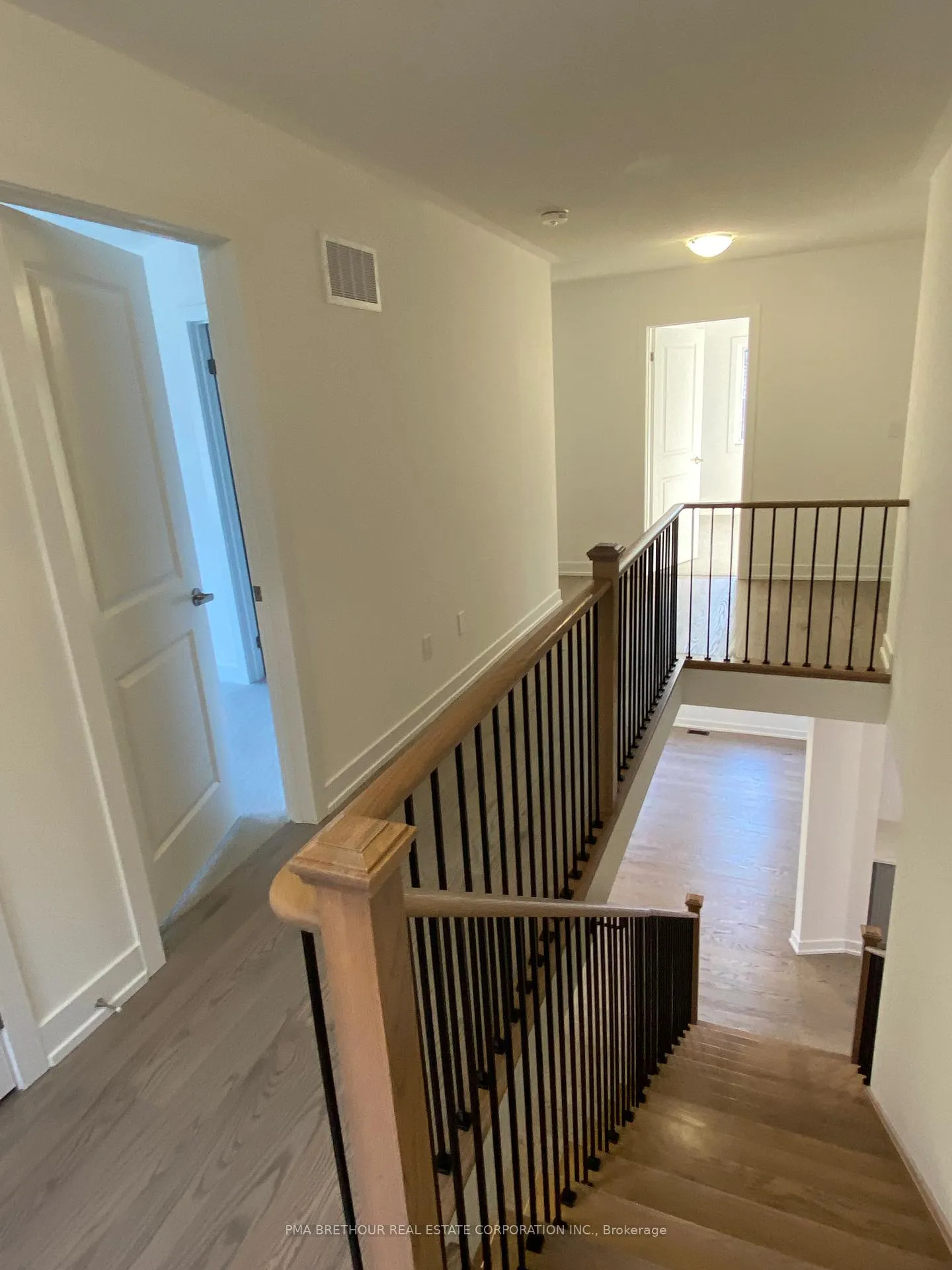 Photo 12 of 35 Brabin Circle, Whitby, Rural Whitby — HOMEH