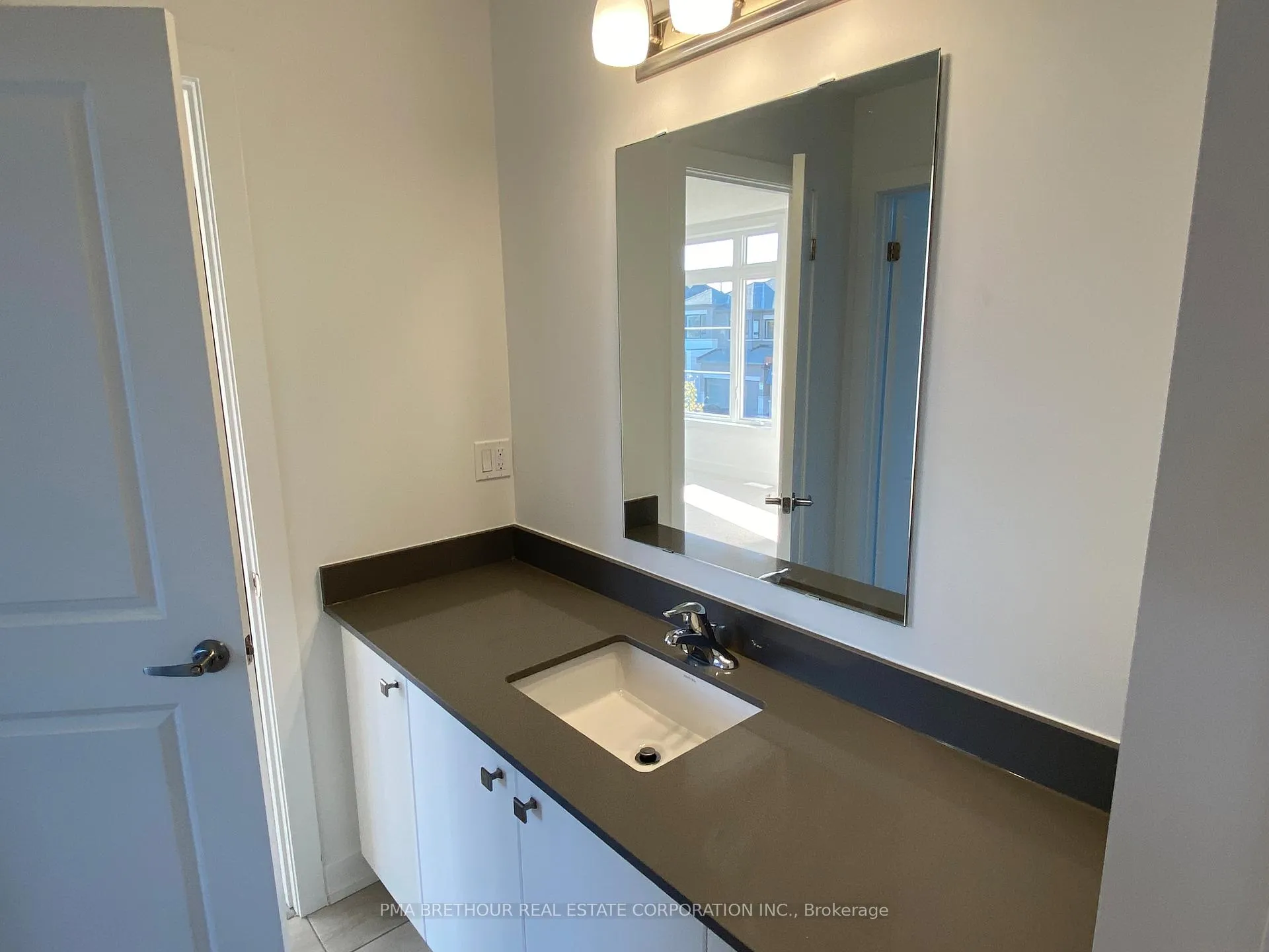 Photo 16 of 35 Brabin Circle, Whitby, Rural Whitby — HOMEH
