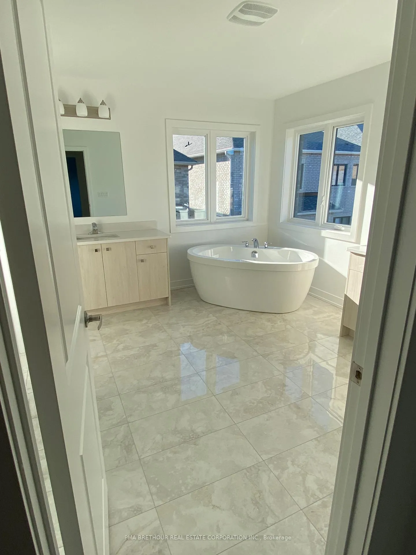 Photo 23 of 35 Brabin Circle, Whitby, Rural Whitby — HOMEH