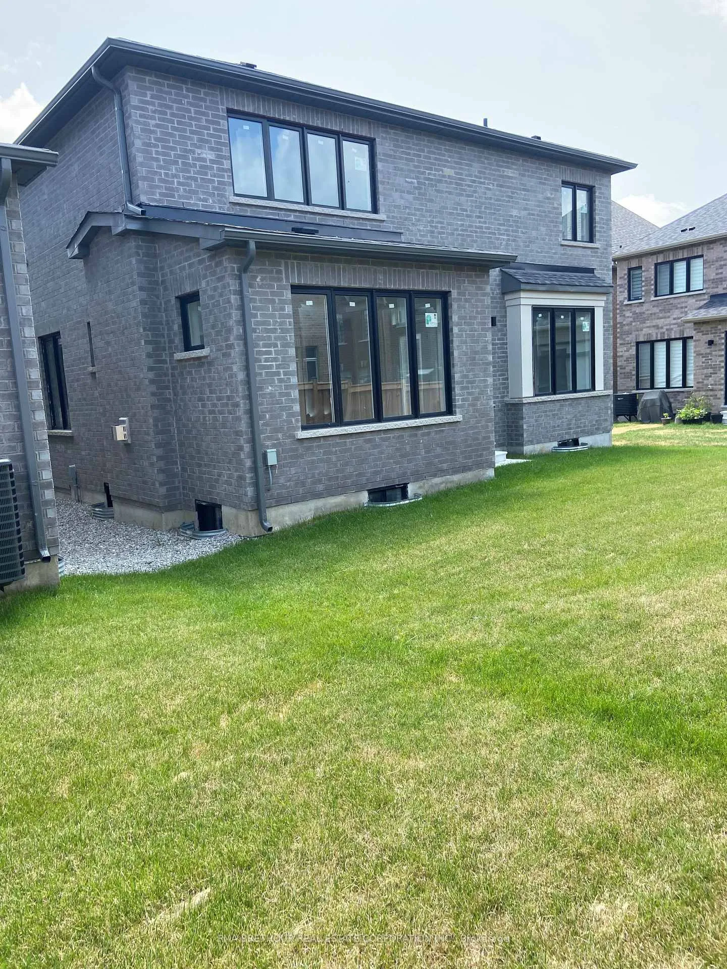 Photo 25 of 35 Brabin Circle, Whitby, Rural Whitby — HOMEH