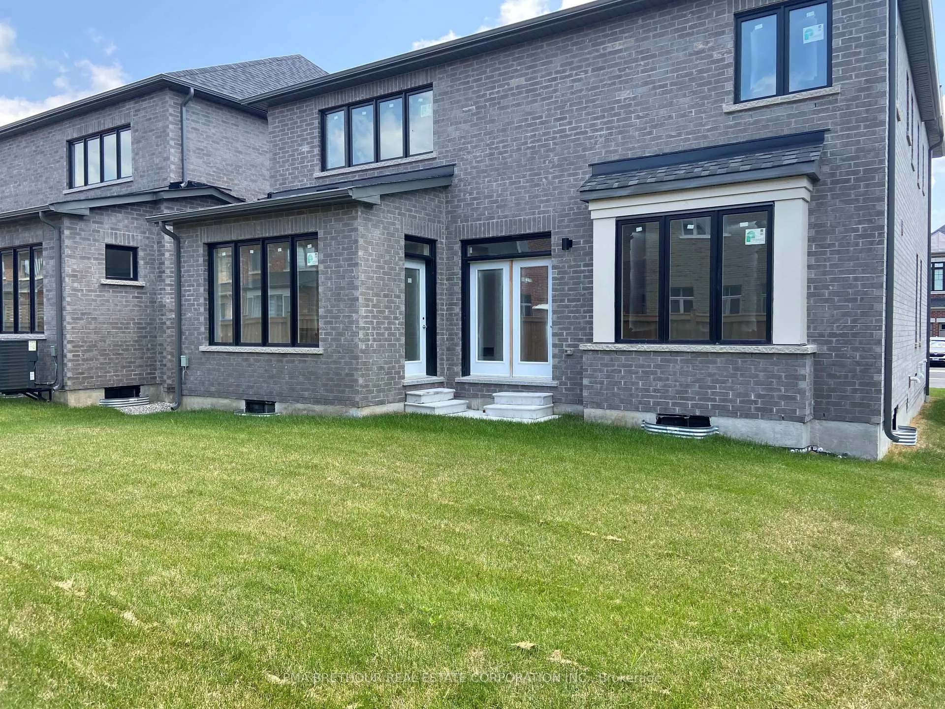 Photo 26 of 35 Brabin Circle, Whitby, Rural Whitby — HOMEH