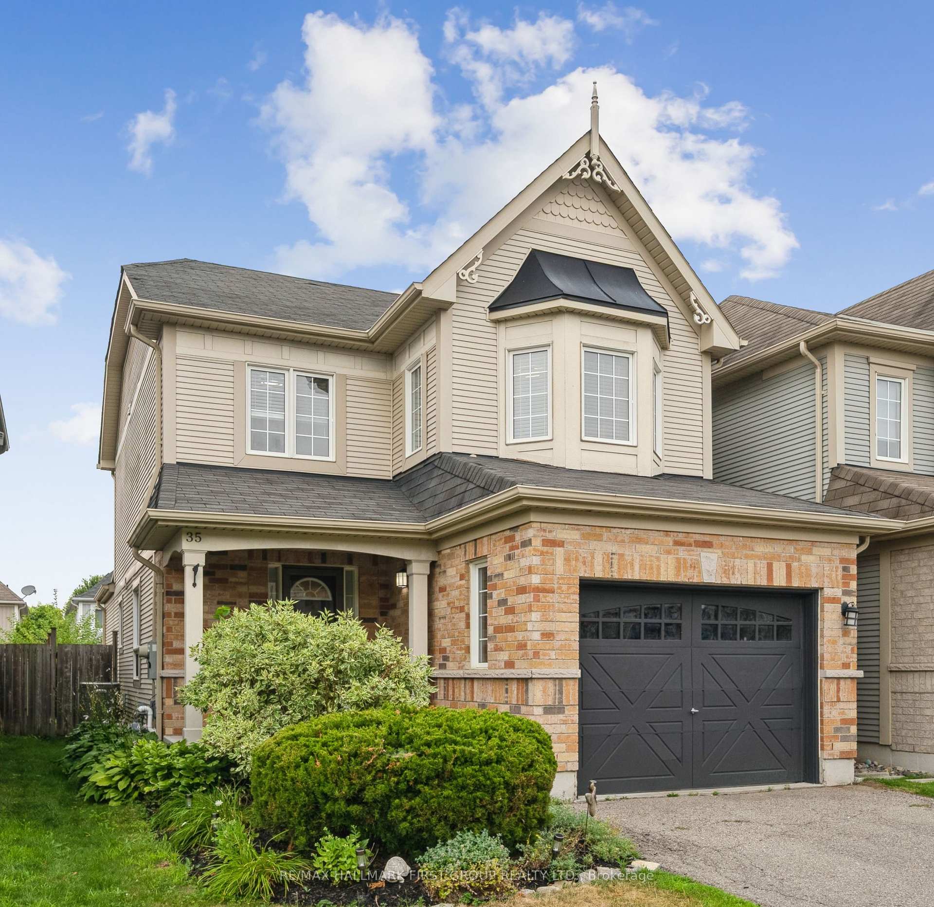Photo 2 of 35 Allworth Crescent, Clarington, Bowmanville — HOMEH