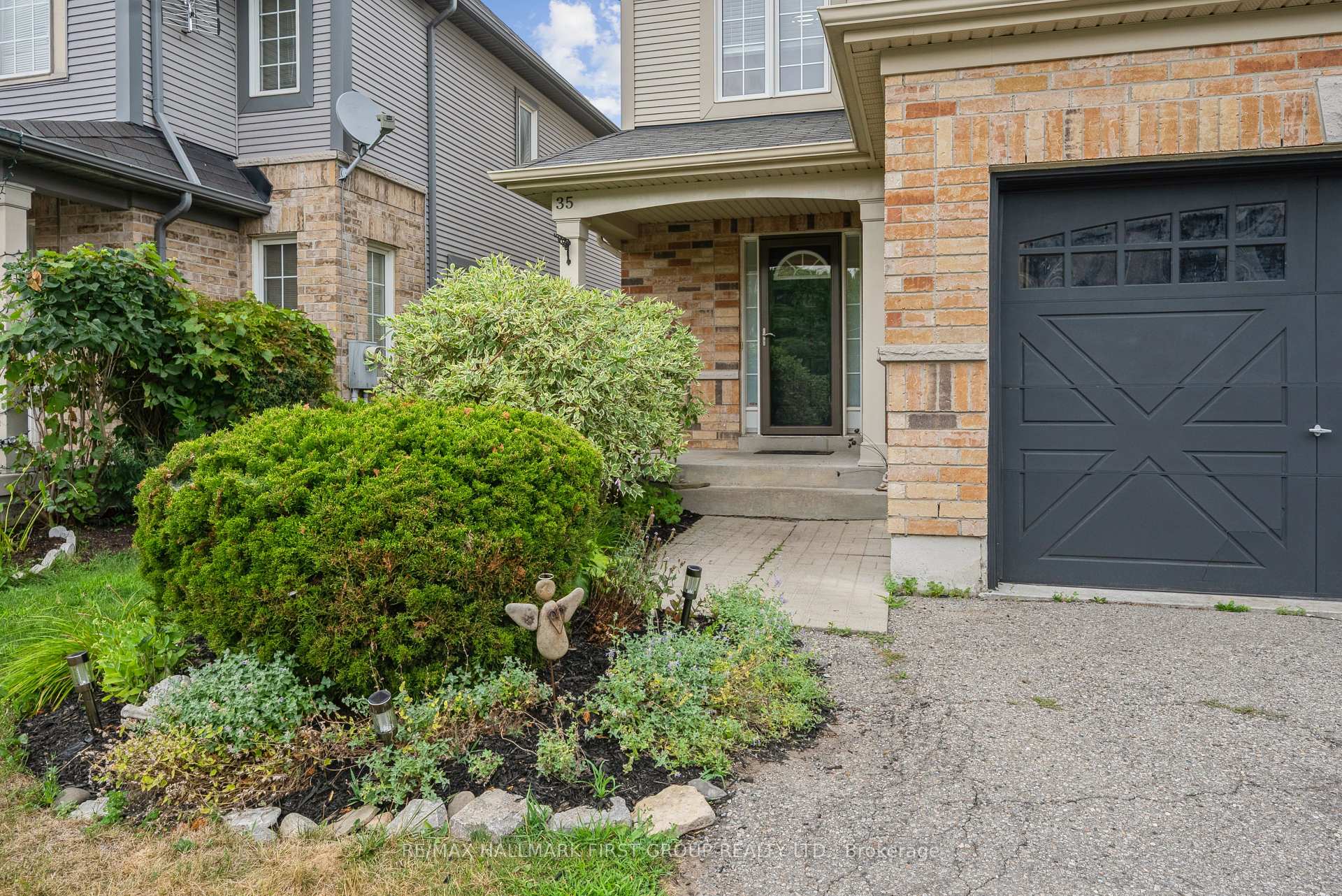 Photo 3 of 35 Allworth Crescent, Clarington, Bowmanville — HOMEH
