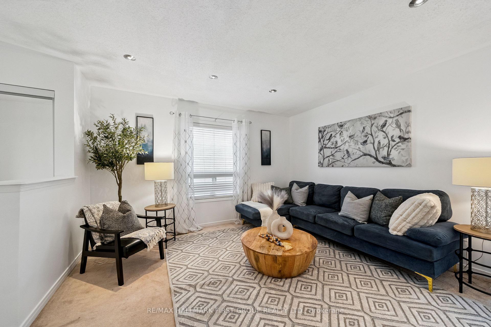 Photo 5 of 35 Allworth Crescent, Clarington, Bowmanville — HOMEH