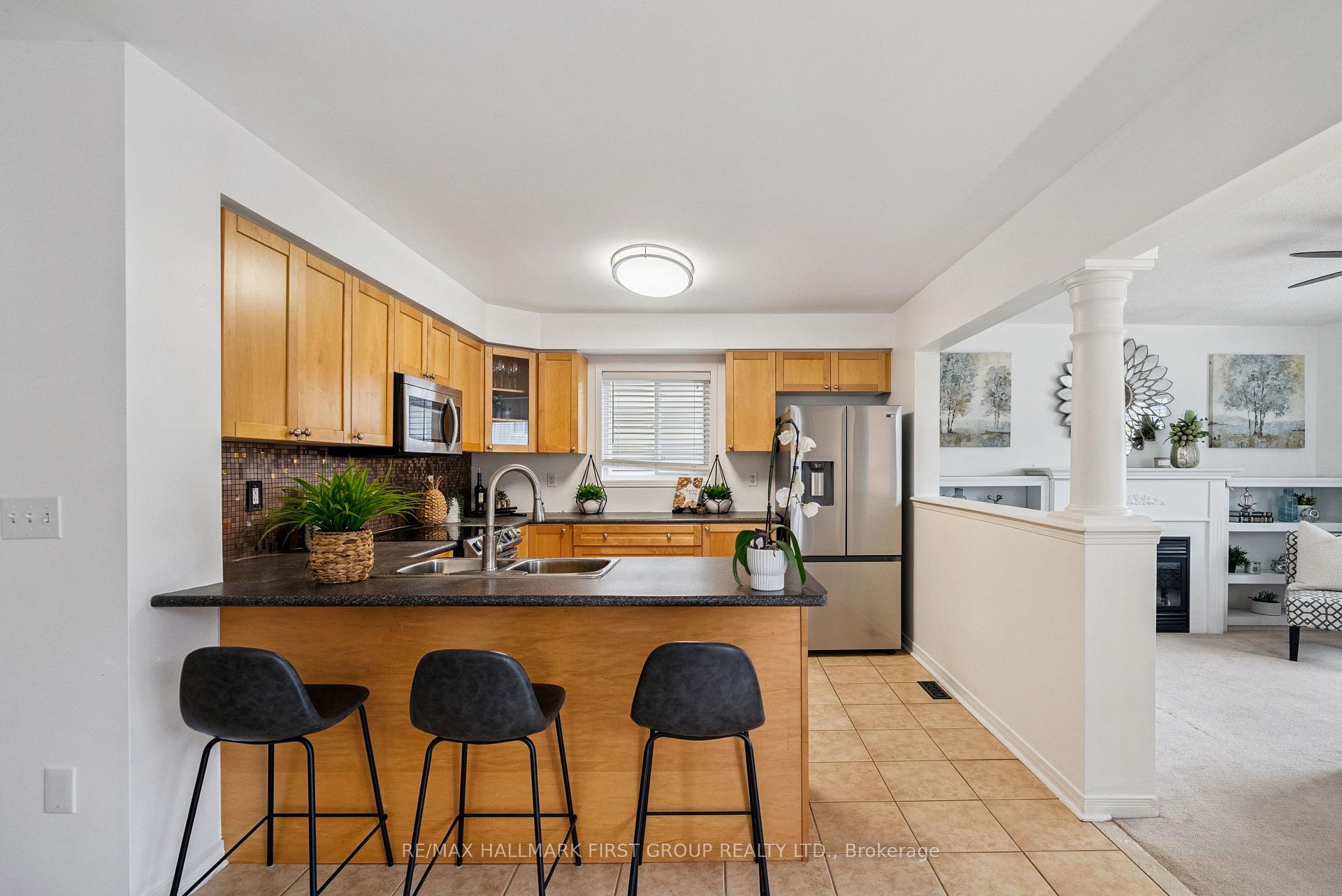 Photo 10 of 35 Allworth Crescent, Clarington, Bowmanville — HOMEH