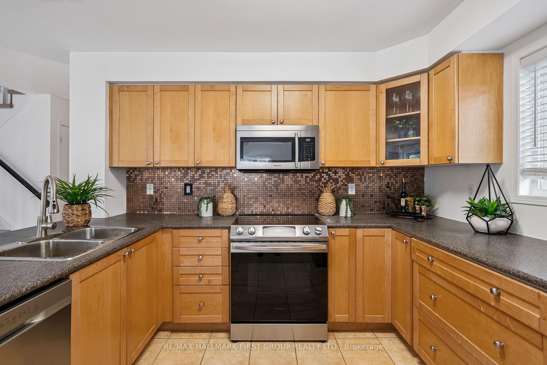 Photo 11 of 35 Allworth Crescent, Clarington, Bowmanville — HOMEH