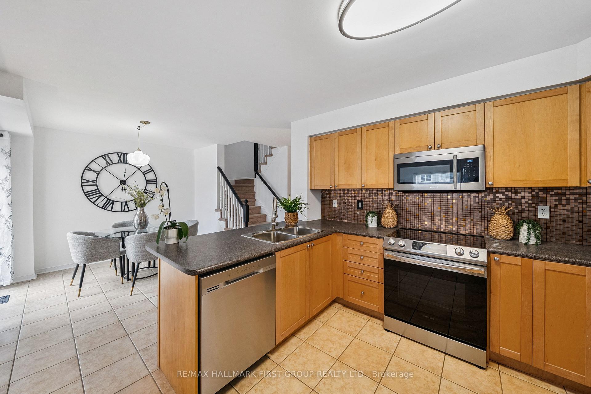 Photo 12 of 35 Allworth Crescent, Clarington, Bowmanville — HOMEH