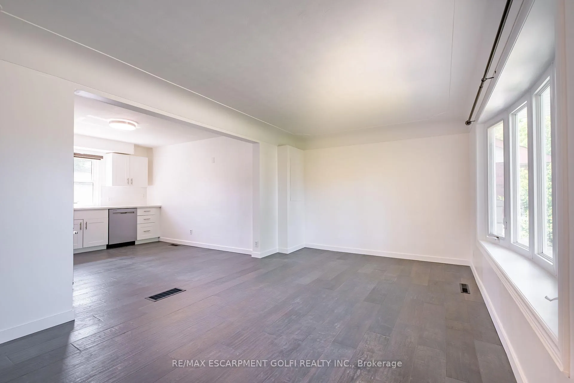 Photo 3 of 423 Upper Ottawa Street, Hamilton, Sherwood — HOMEH