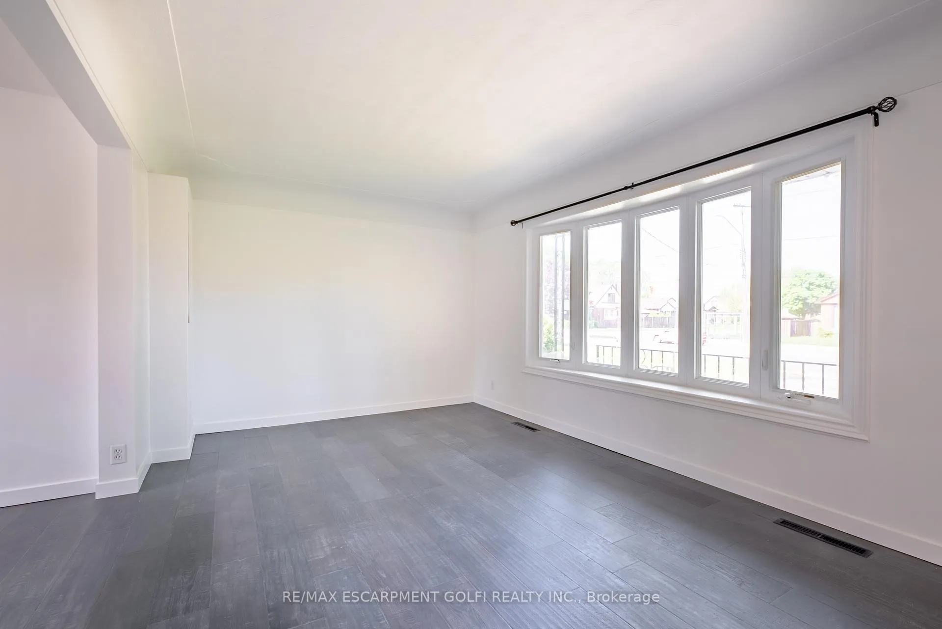 Photo 4 of 423 Upper Ottawa Street, Hamilton, Sherwood — HOMEH