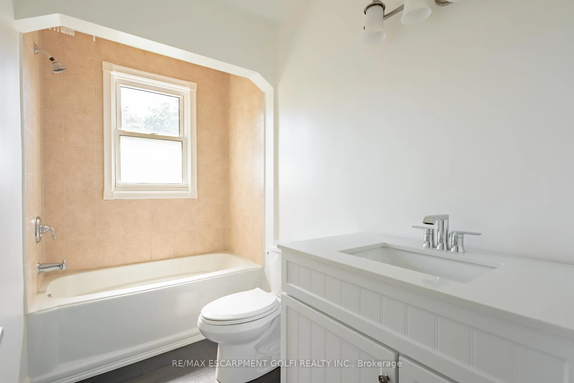 Photo 10 of 423 Upper Ottawa Street, Hamilton, Sherwood — HOMEH